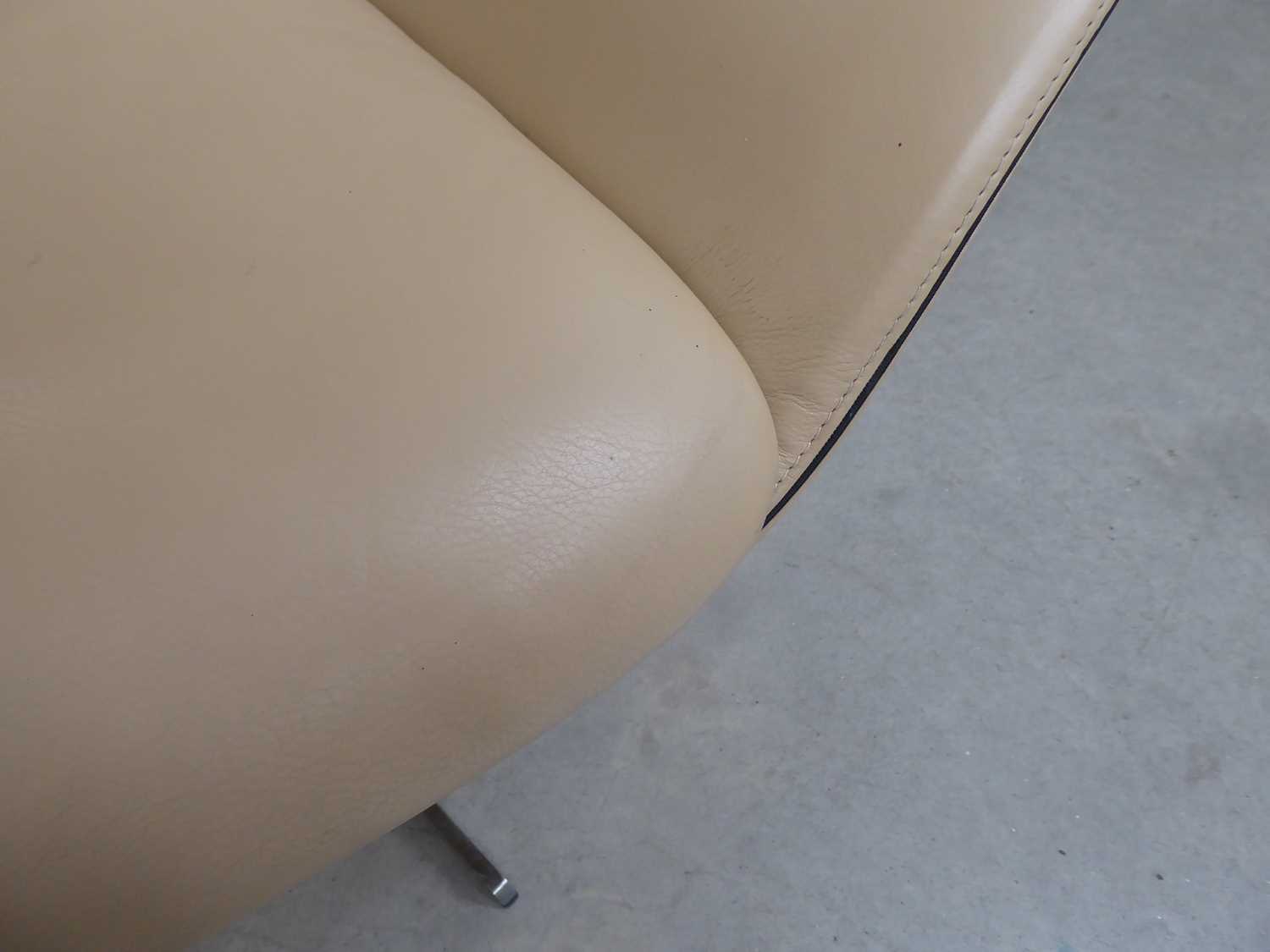 Rodolfo Dordoni for Matteo Grassi, an Italian '2 Leather' swivel armchair in cream/cappuccino - Bild 4 aus 11