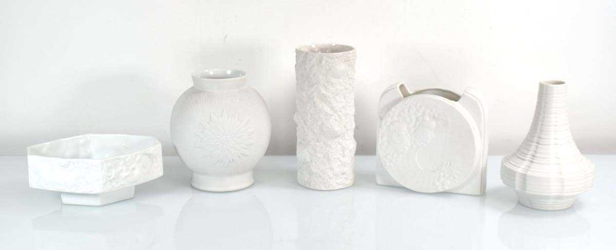 Manfred Frey for Kaiser, a classical vase in matt white, h. 14 cm, together with four further German