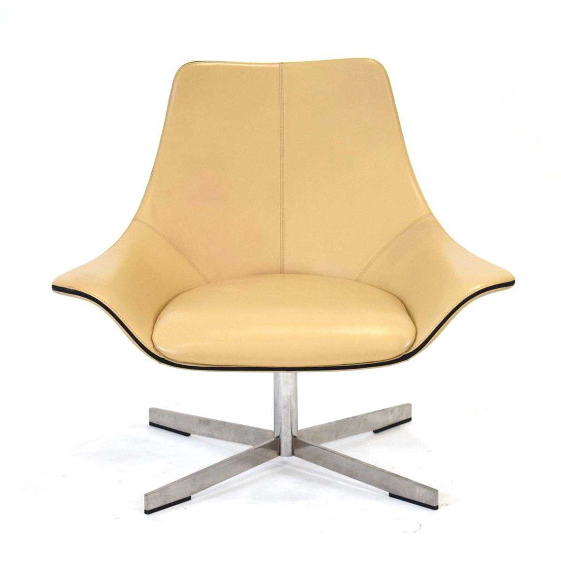 Rodolfo Dordoni for Matteo Grassi, an Italian '2 Leather' swivel armchair in cream/cappuccino - Image 2 of 13