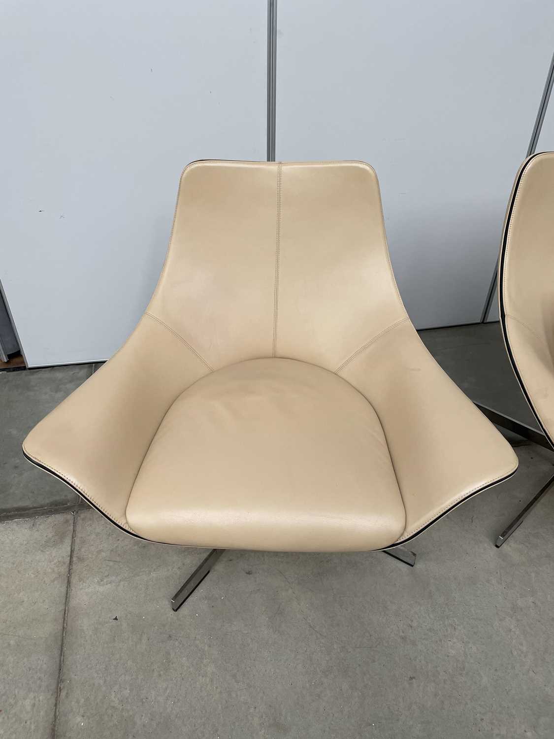 Rodolfo Dordoni for Matteo Grassi, an Italian '2 Leather' swivel armchair in cream/cappuccino - Image 7 of 13