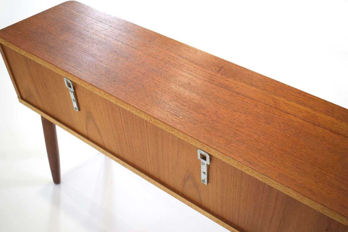 A 1960/70's teak console or telephone table with two drawers, on canted legs, 80 x 20 x 53 cm - Bild 4 aus 4