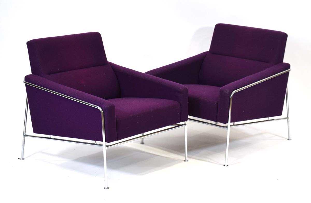 Arne Jacobsen for Fritz Hansen, a pair of 2010's Danish 'Series 3300' armchairs upholstered in - Bild 2 aus 4