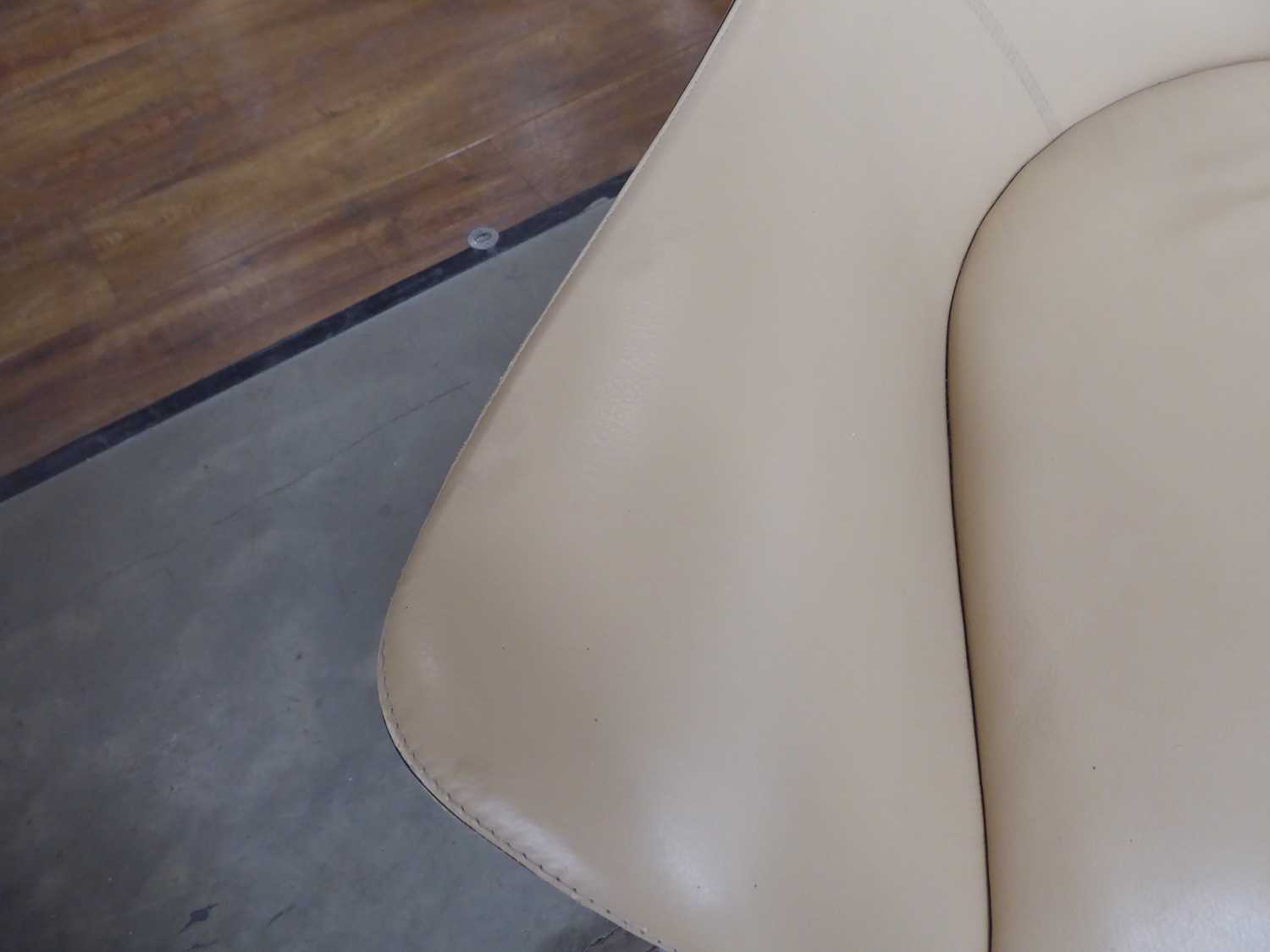 Rodolfo Dordoni for Matteo Grassi, an Italian '2 Leather' swivel armchair in cream/cappuccino - Image 5 of 11
