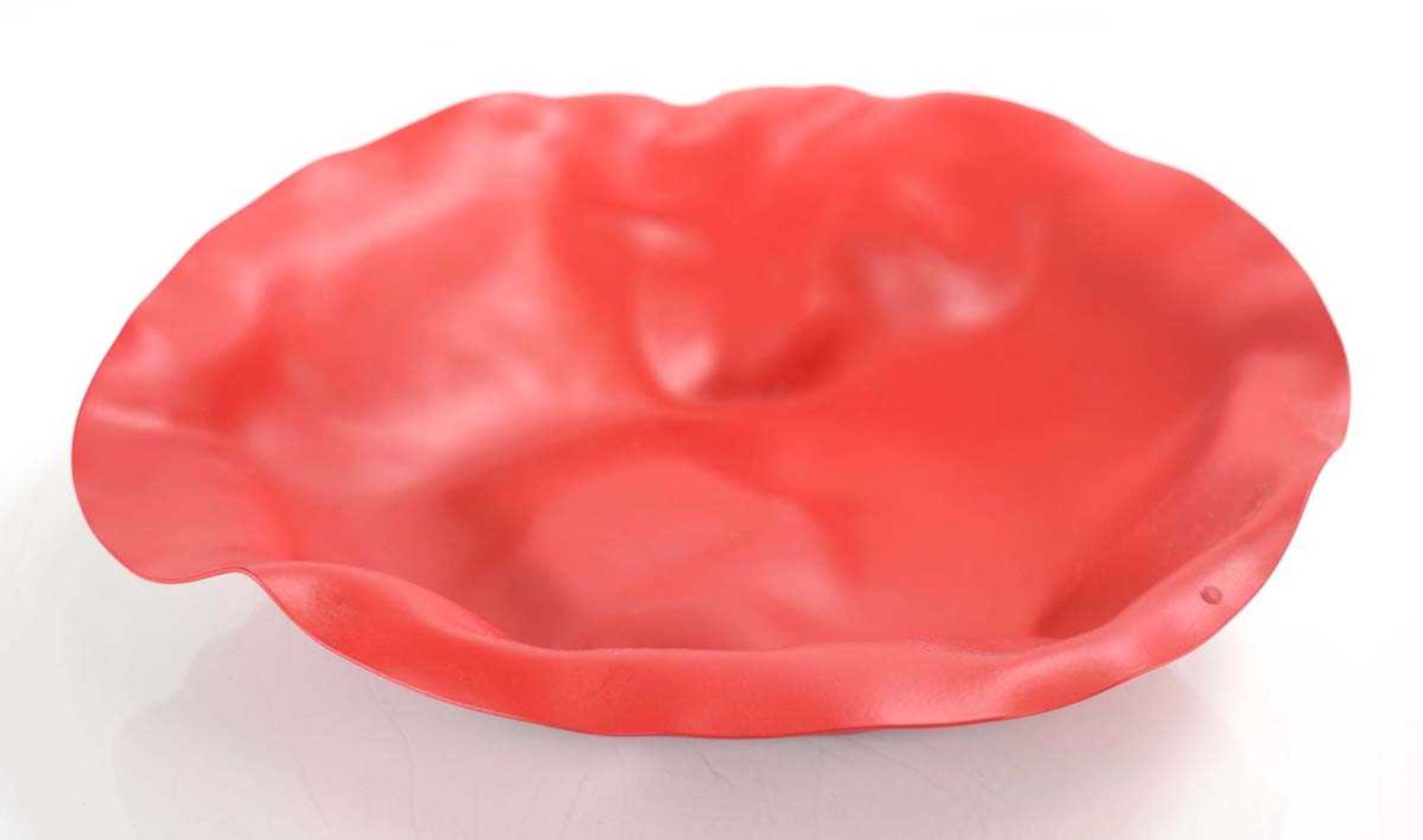 Lluís Clotet for Alessi, a 'Sarria' red tray in the form of crumpled paper, di. 27 cm