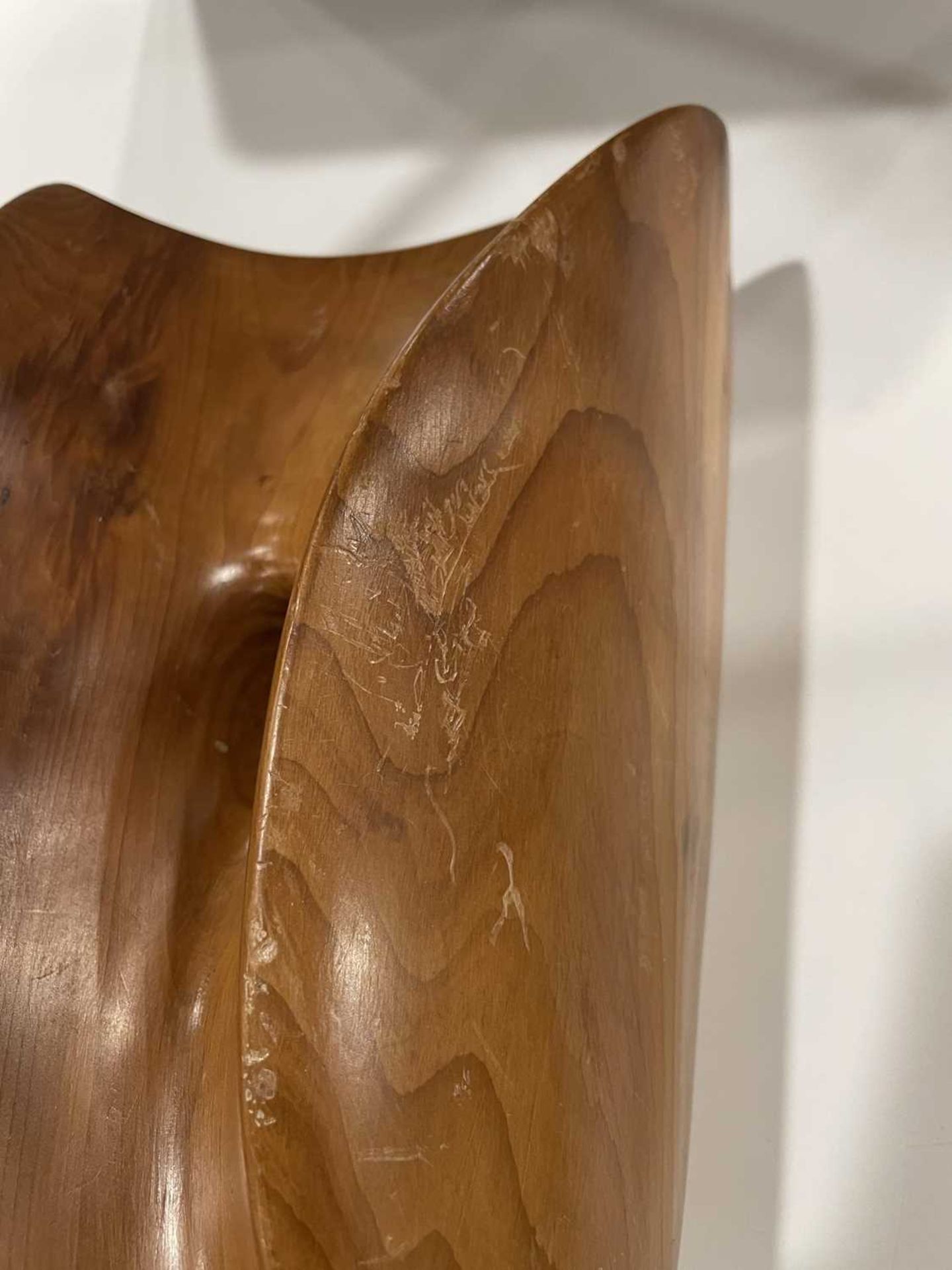 'Concave Form': a yew tabletop sculpture in the manner of Conrad Lewis, initialled CL, h. 32 cm Some - Image 7 of 13