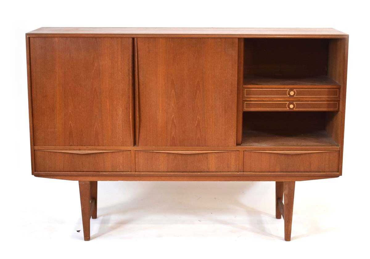 E W Bach for Sejling Skabe, a 1960's Danish teak sideboard with three sliding doors enclosing - Image 3 of 4