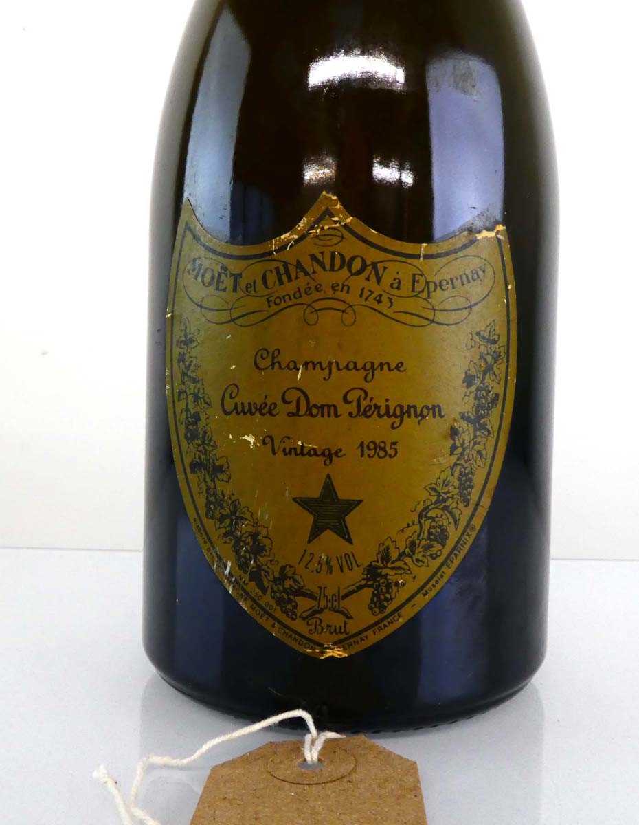 A bottle of Moet et Chandon Cuvee Dom Perignon Vintage 1985 Brut Champagne - Image 2 of 5