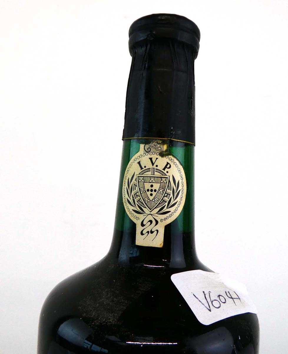 A bottle of Ferreira Duque De Braganca Over 40 years old Port matured in wood bottled 1965 Est. 75cl - Image 3 of 3