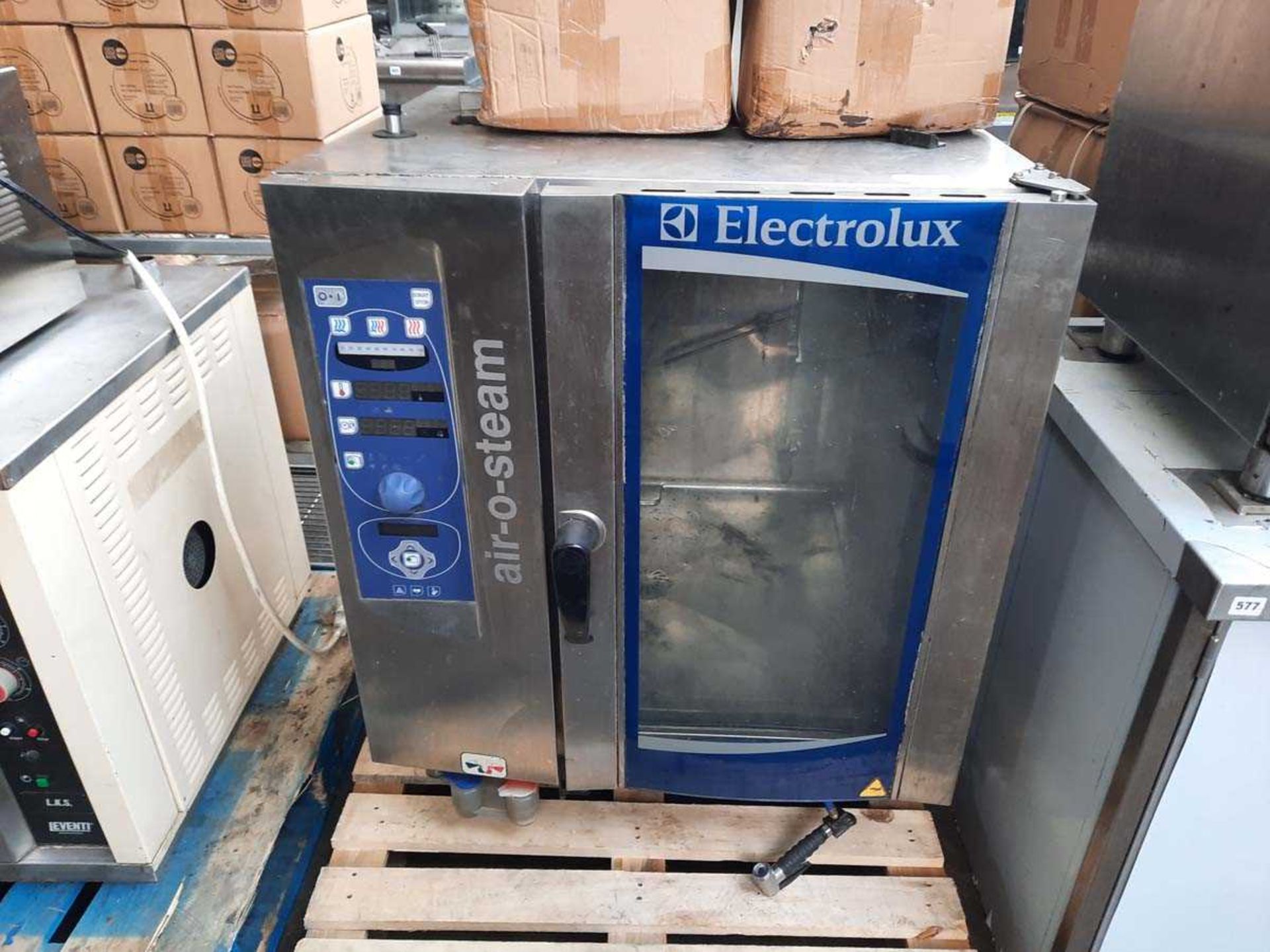90cm Electrolux Air-O-Steam 10 grid combination oven