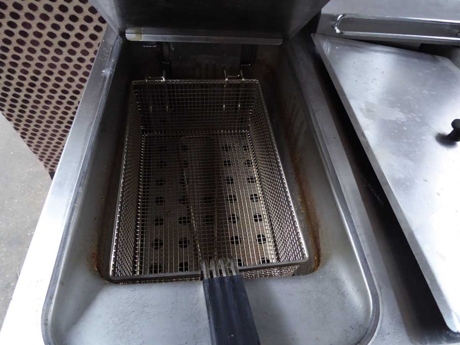 60cm electric Lincat 2 well fryer with 2 baskets - Image 2 of 3