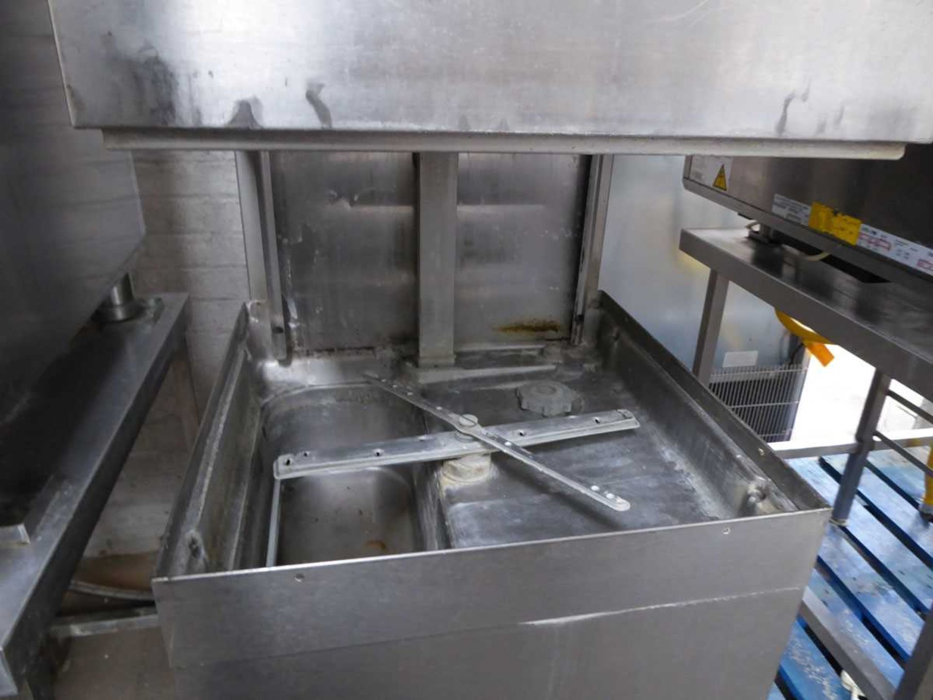 +VAT 60cm Hobart AMS900-10N pass through dishwasher - Image 2 of 2