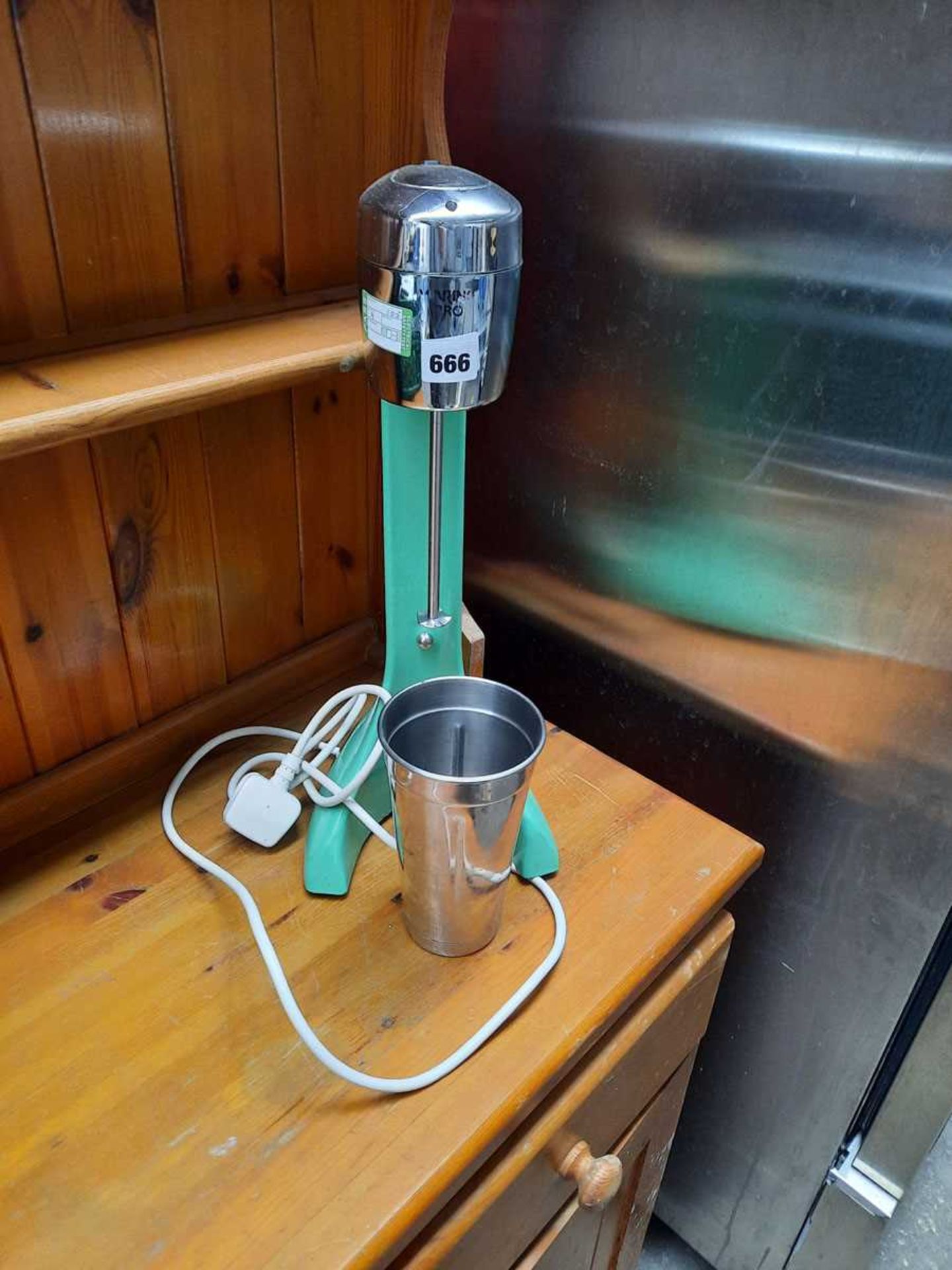 Waring Pro milkshake machine with cup