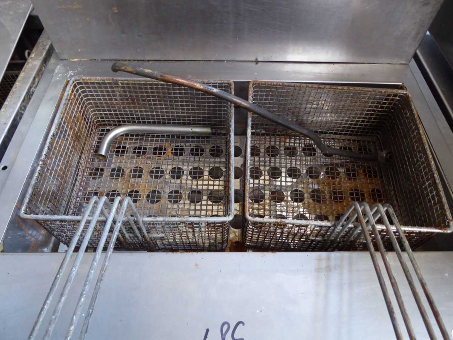 52cm LPG Parry single tank fryer with 2 baskets - Image 2 of 2