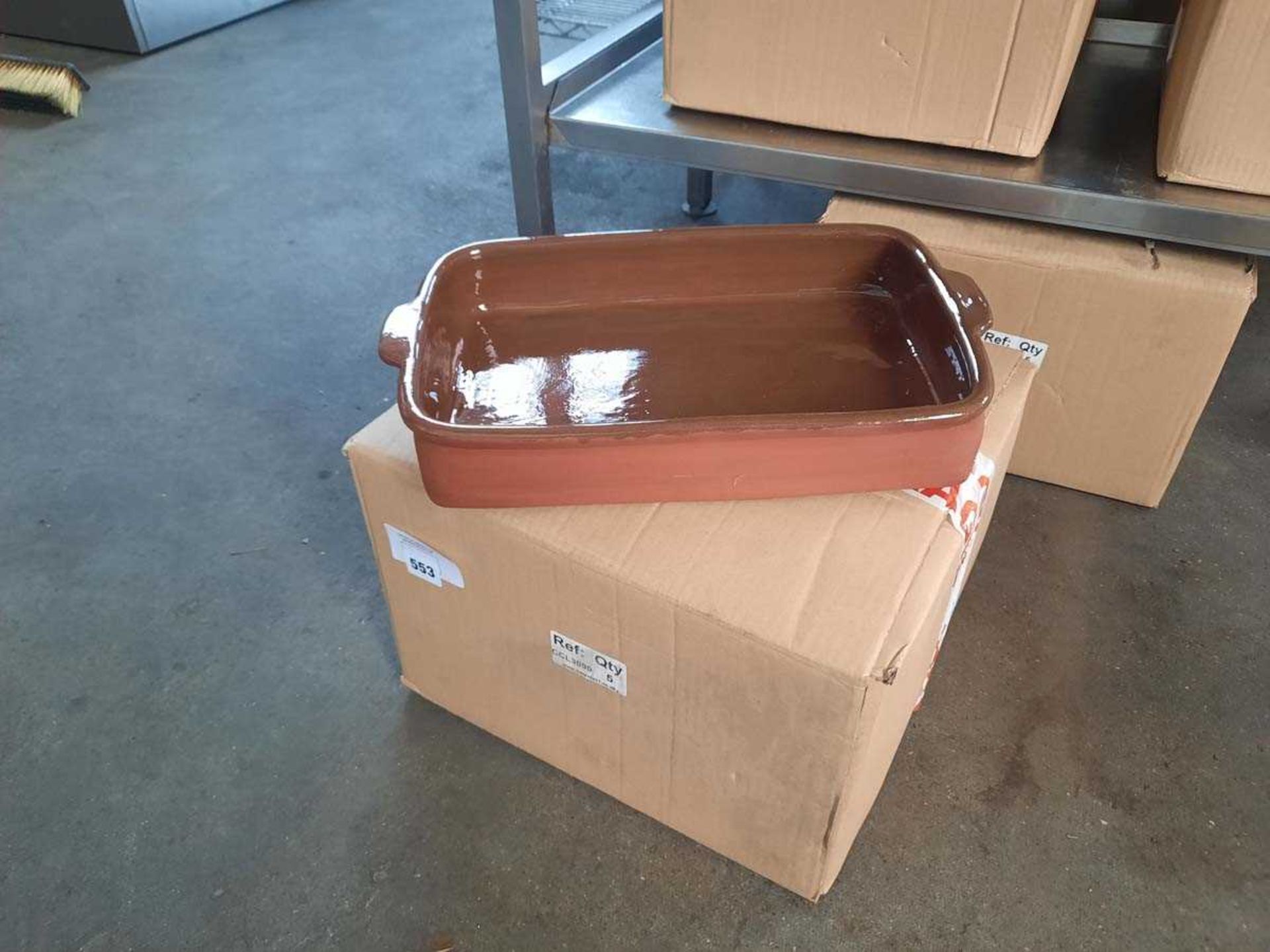 Box containing 5 large rectangular oven dishes - Image 2 of 2