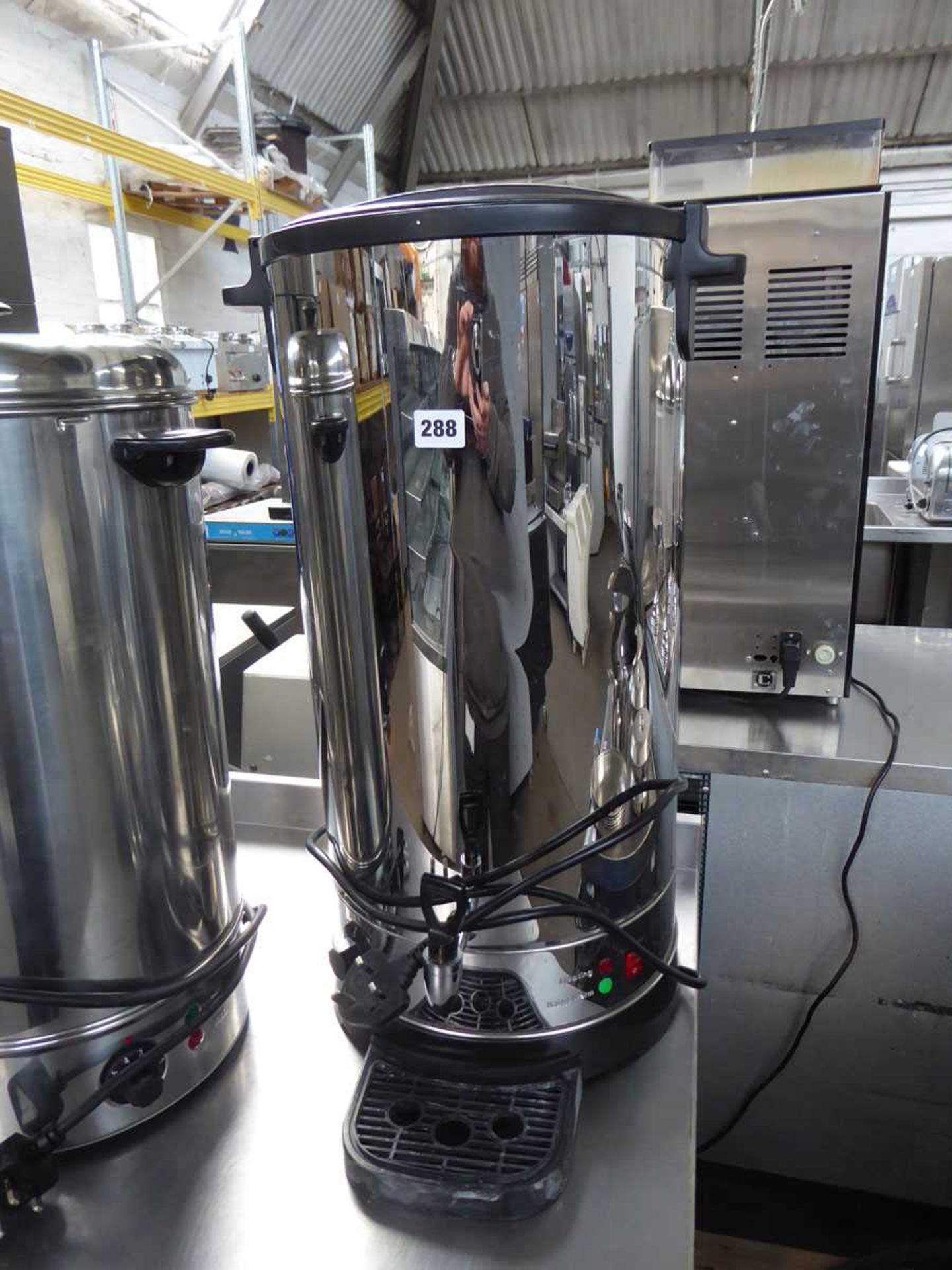 Tea urn