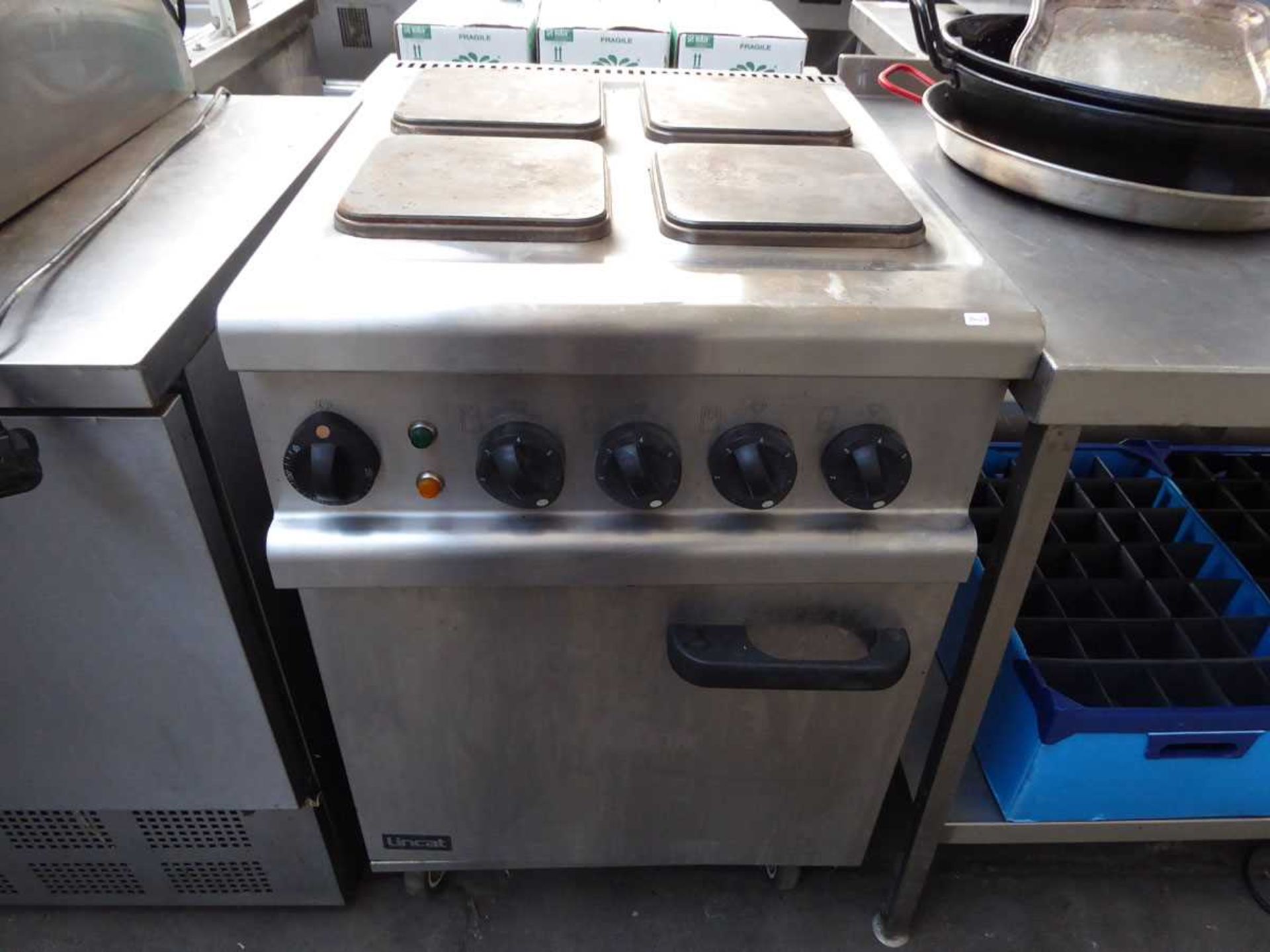 +VAT 60cm electric Lincat 4 ring stove with oven under