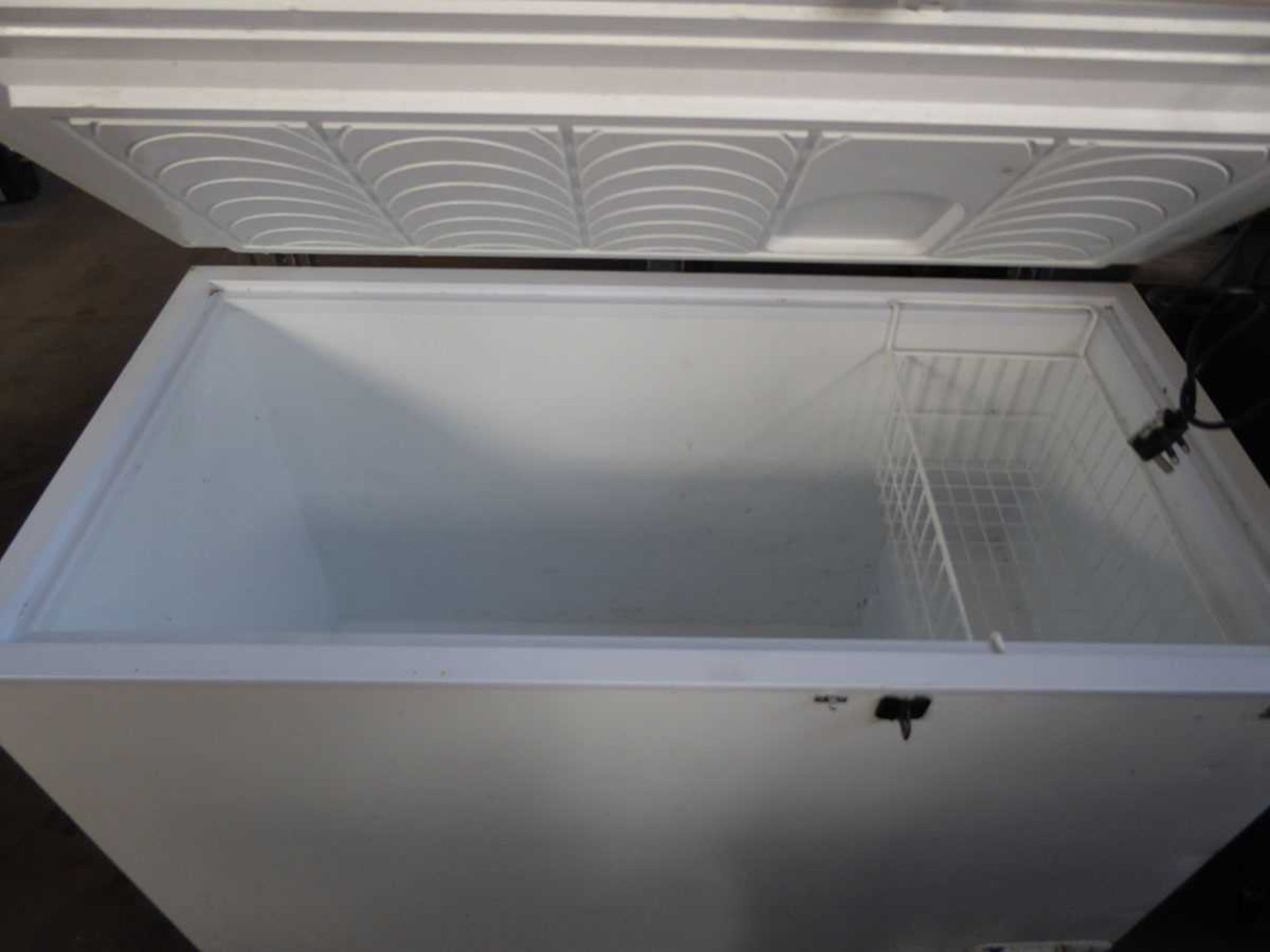 +VAT 130cm stainless steel topped chest freezer - Image 2 of 2