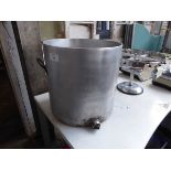 +VAT Large 46cm diameter aluminium pot with handles and tap spout