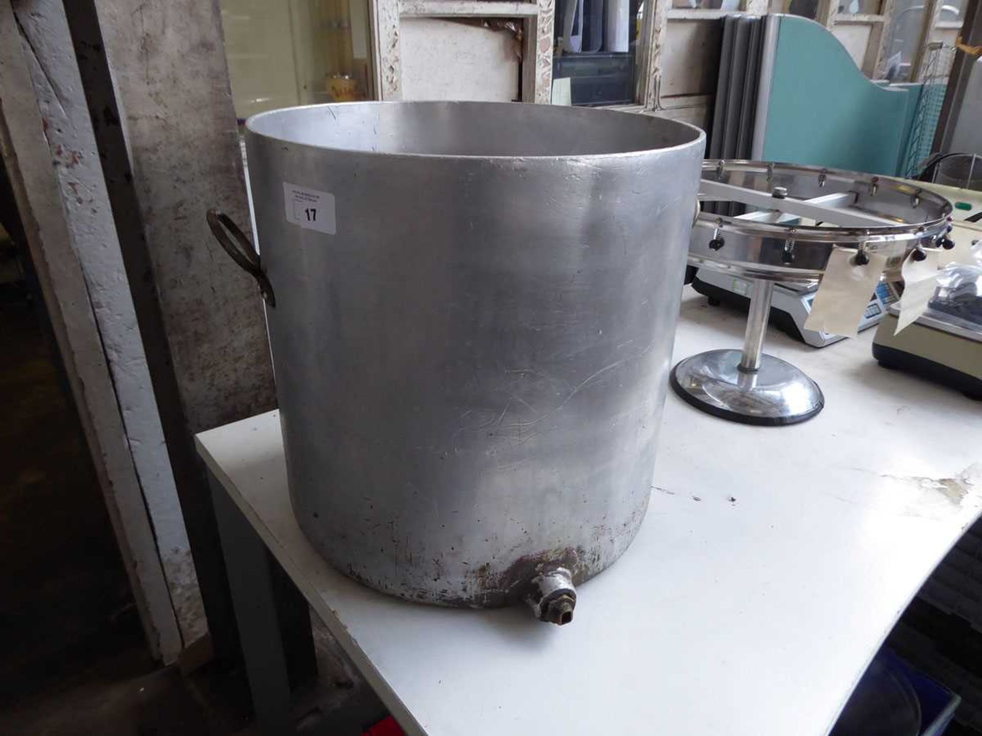 +VAT Large 46cm diameter aluminium pot with handles and tap spout