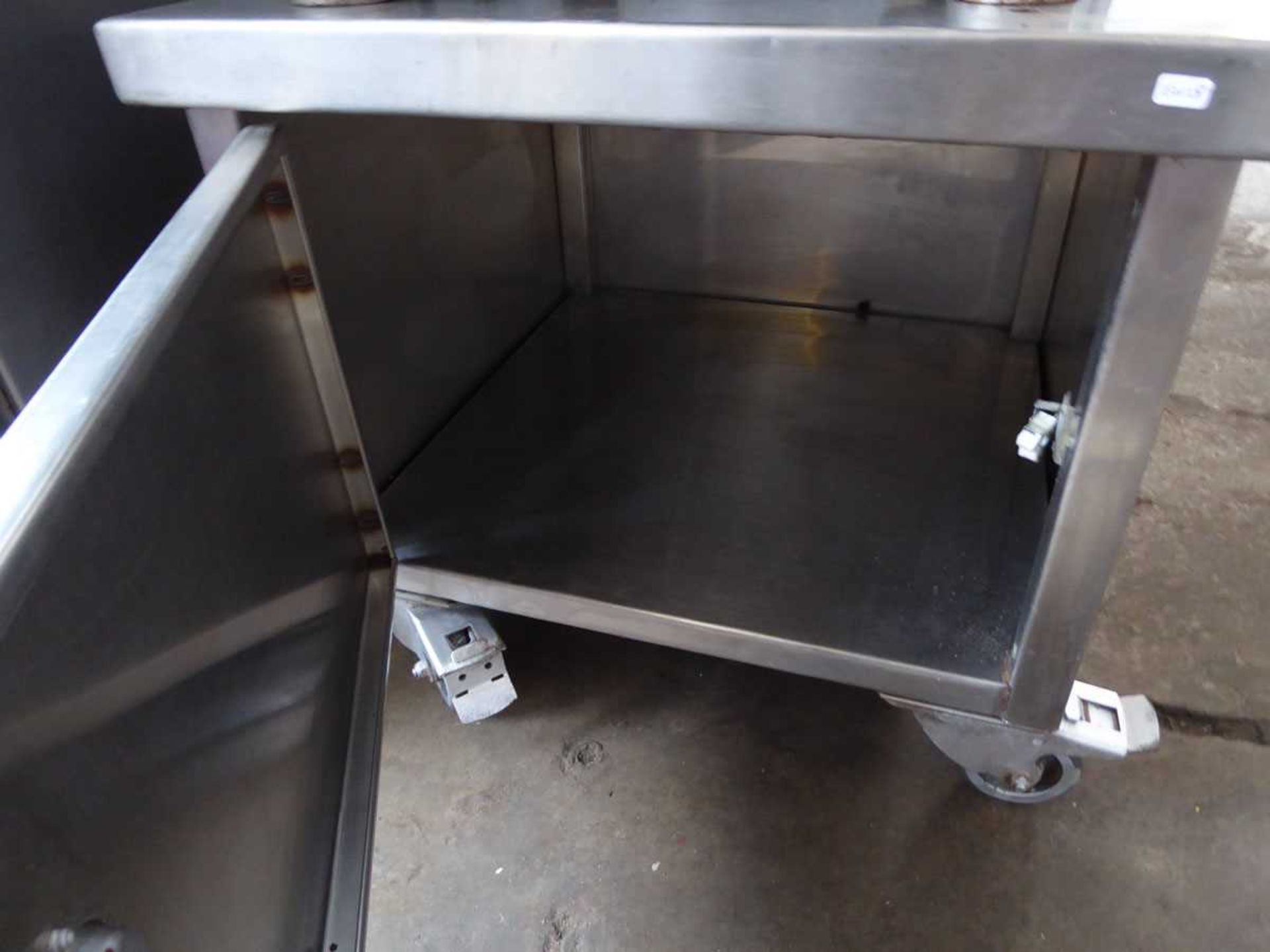+VAT Hobart model A200 20 quart mixer with bowl, 3 attachments, safety guards and mobile stand - Bild 2 aus 2