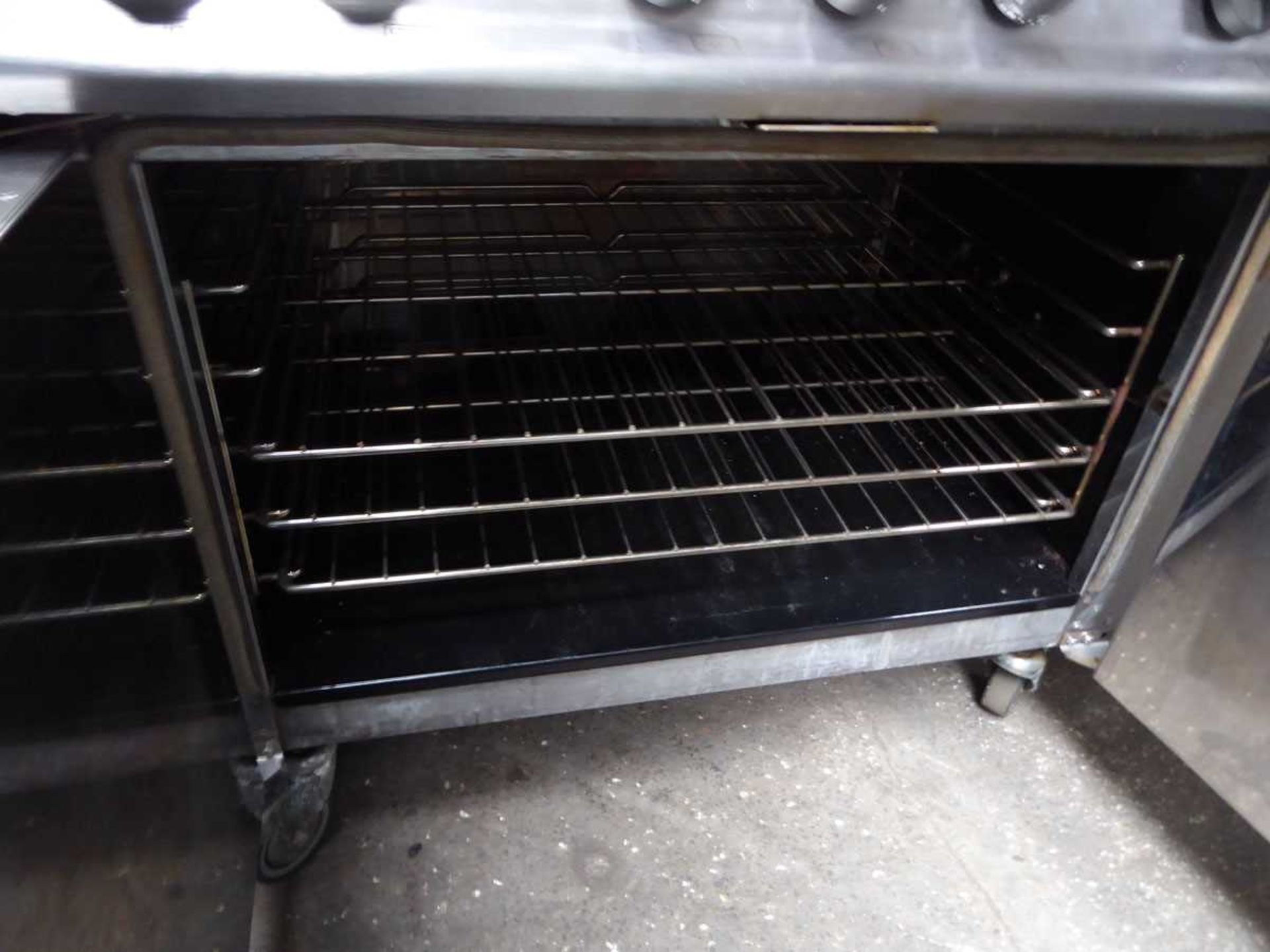90cm gas Falcon 6 burner cooker with 2 door oven under - Image 3 of 3