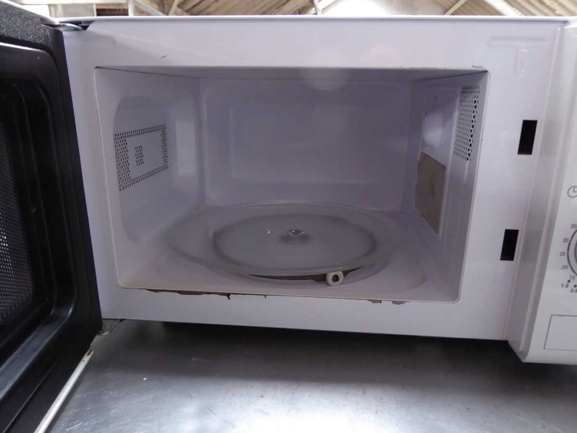 +VAT 44cm Igenix domestic microwave (FAILED) - Image 2 of 2