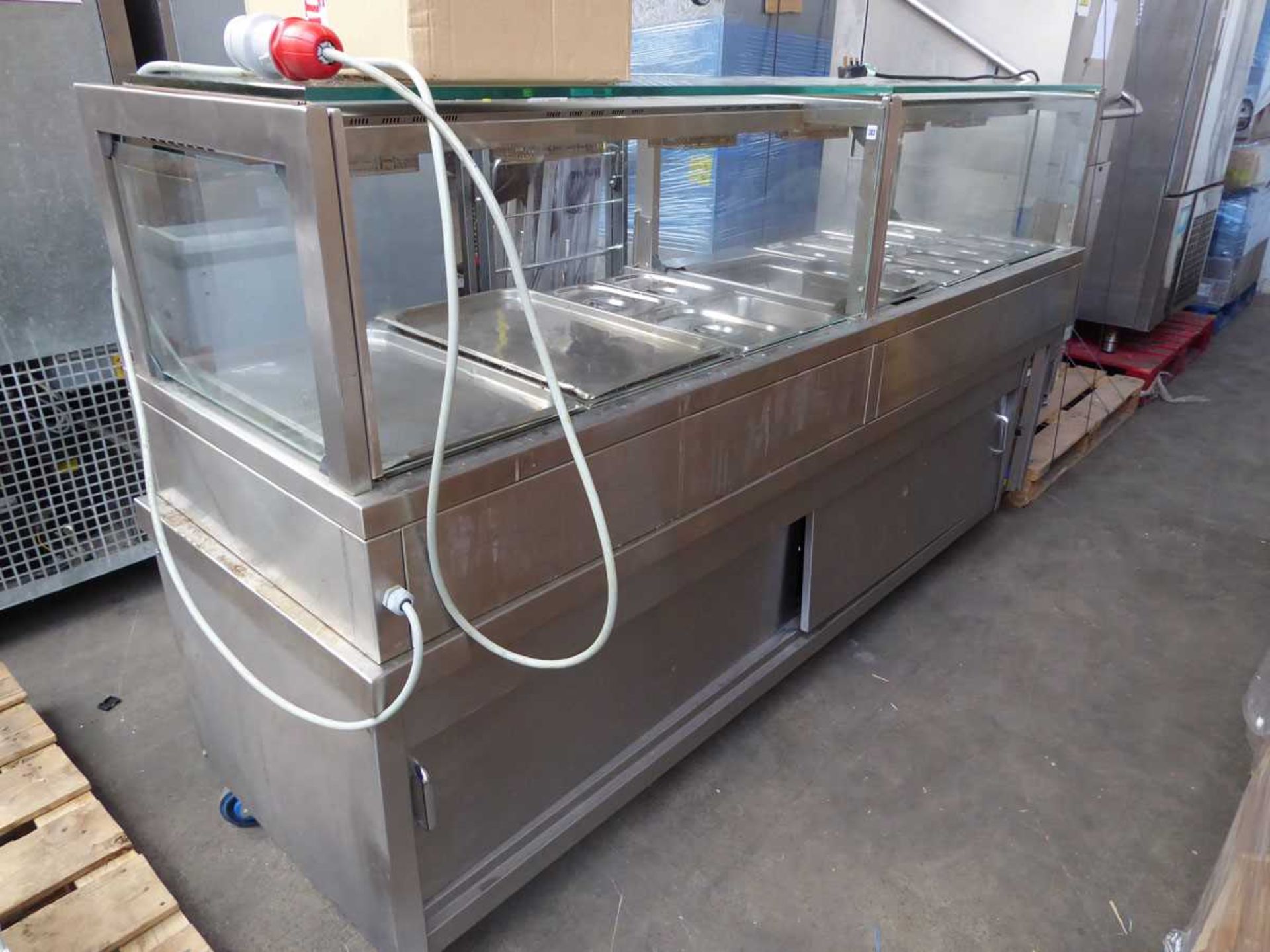 220cm Beer Culinario T-3plus3 heated food display servery unit on mobile base with sliding door