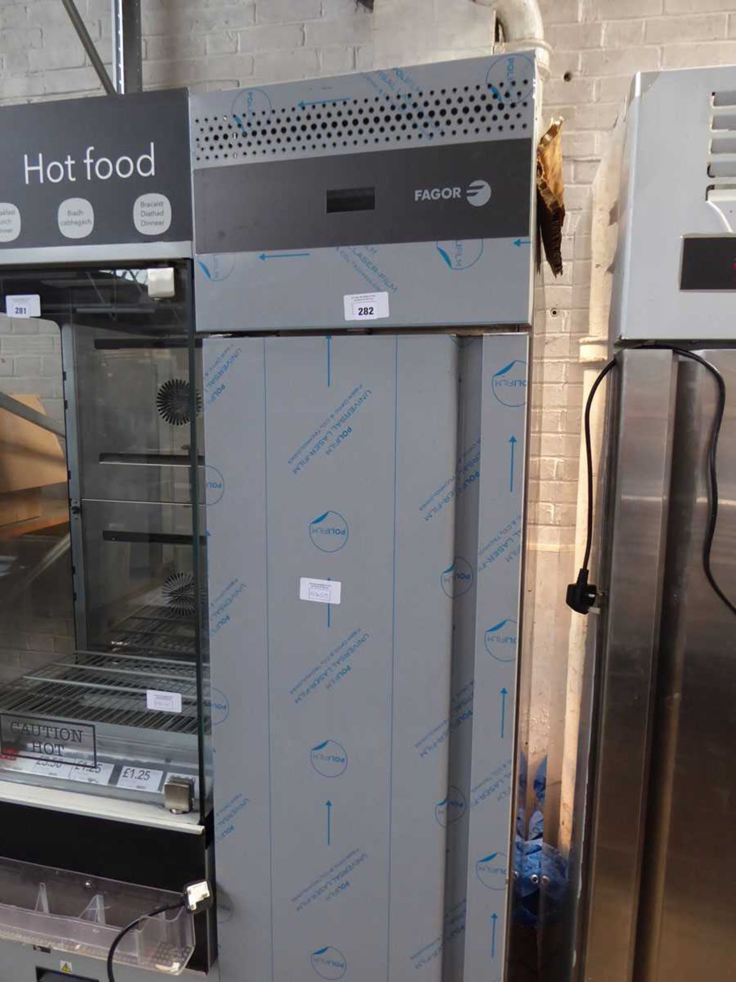 +VAT 49cm Fagor specialist narrow fridge (US plug)