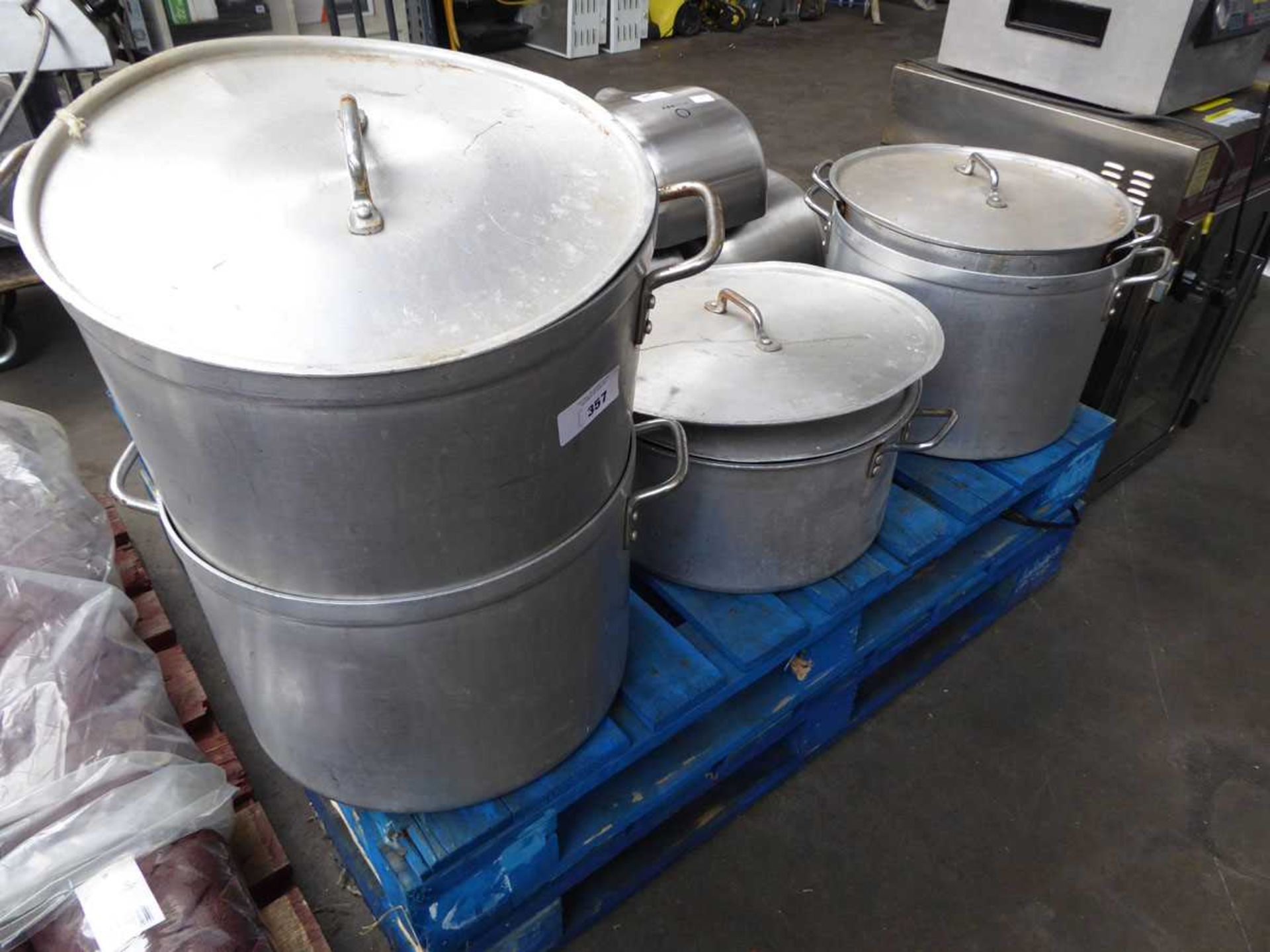 5 large aluminium heavy duty saucepans, some with lids