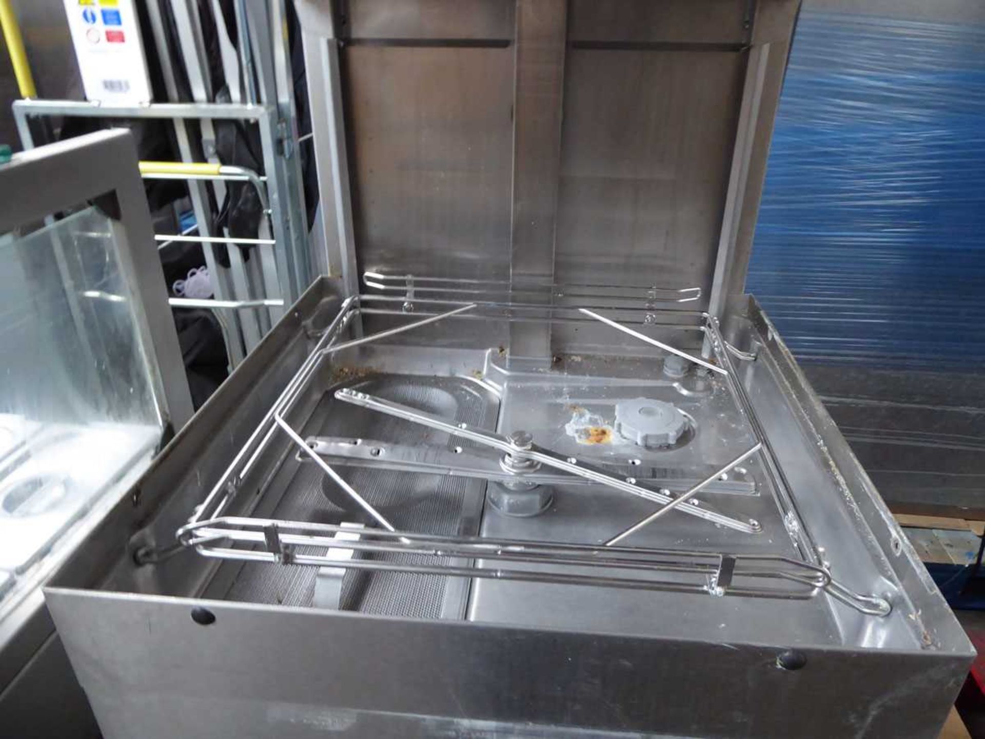 62cm Hobart AMS900-10N lift top pass through dish washer - Image 2 of 2