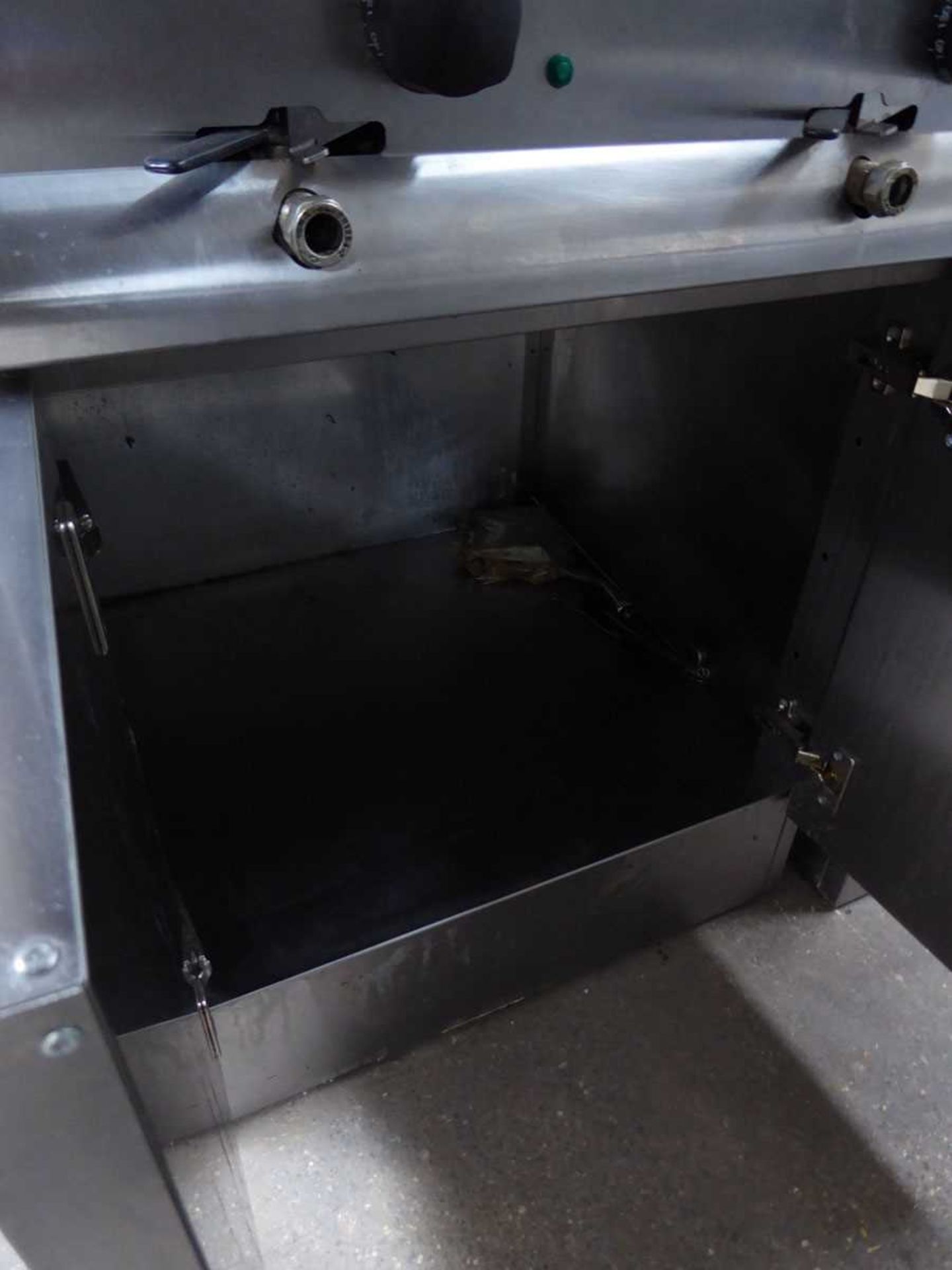 60cm electric Lincat 2 well fryer with 2 baskets - Image 3 of 3