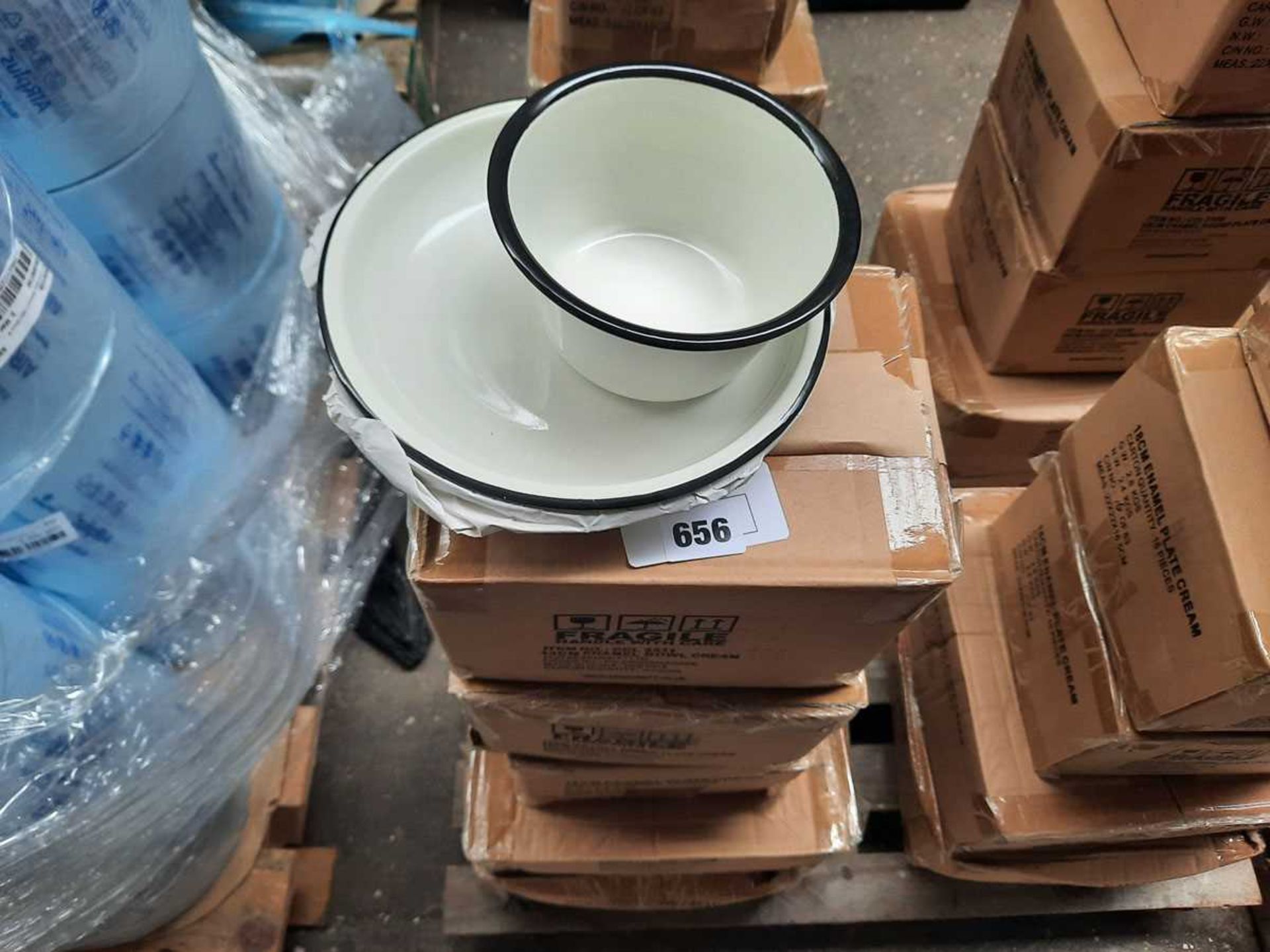 +VAT 2 x boxes of 16, 28cm enamel plates plus 2 x boxes of 16, 18cm diameter enamel side plates