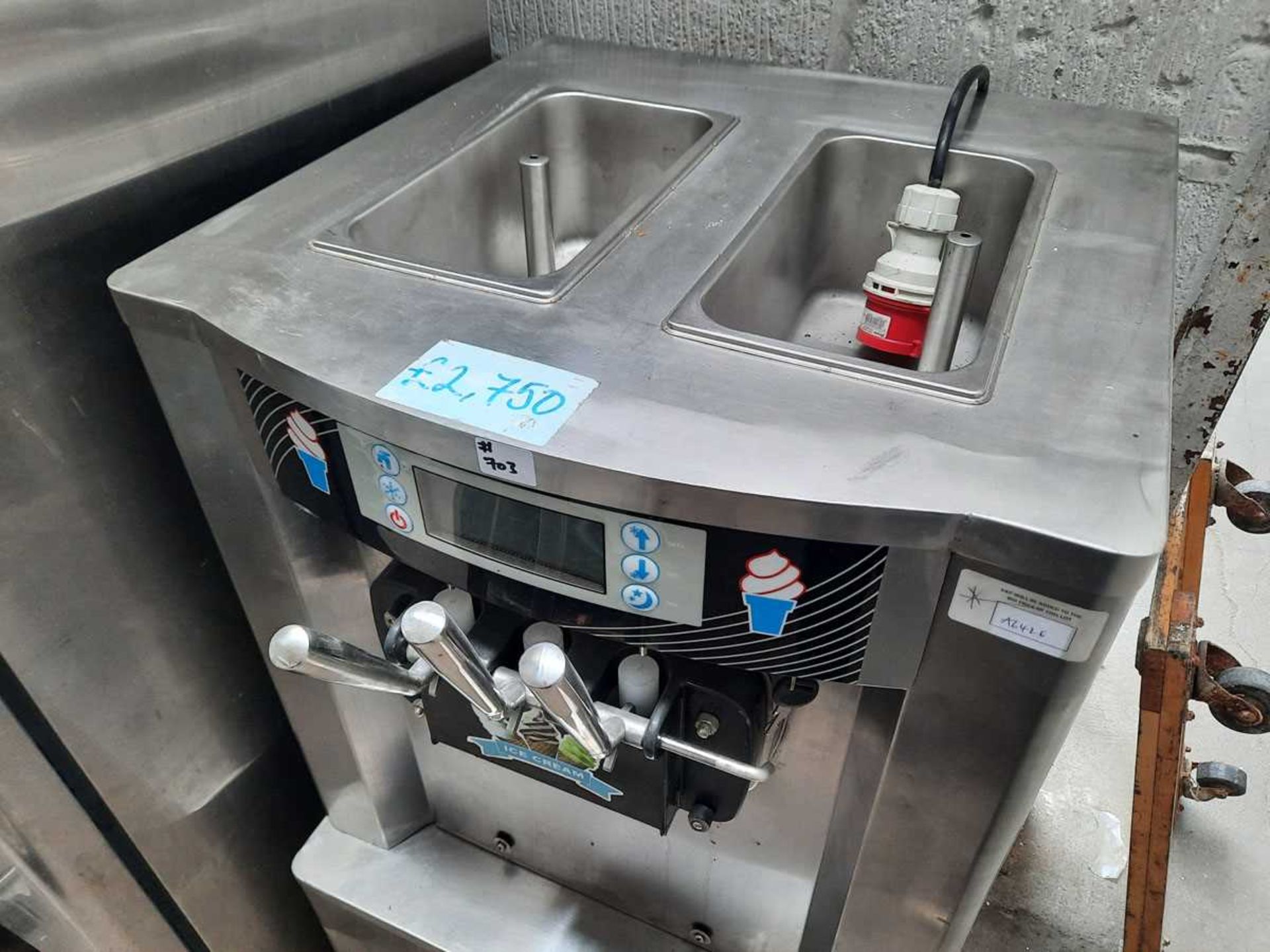 60cm ET638 soft serve ice cream machine with 3 dispensers and 2 hoppers - Image 2 of 2