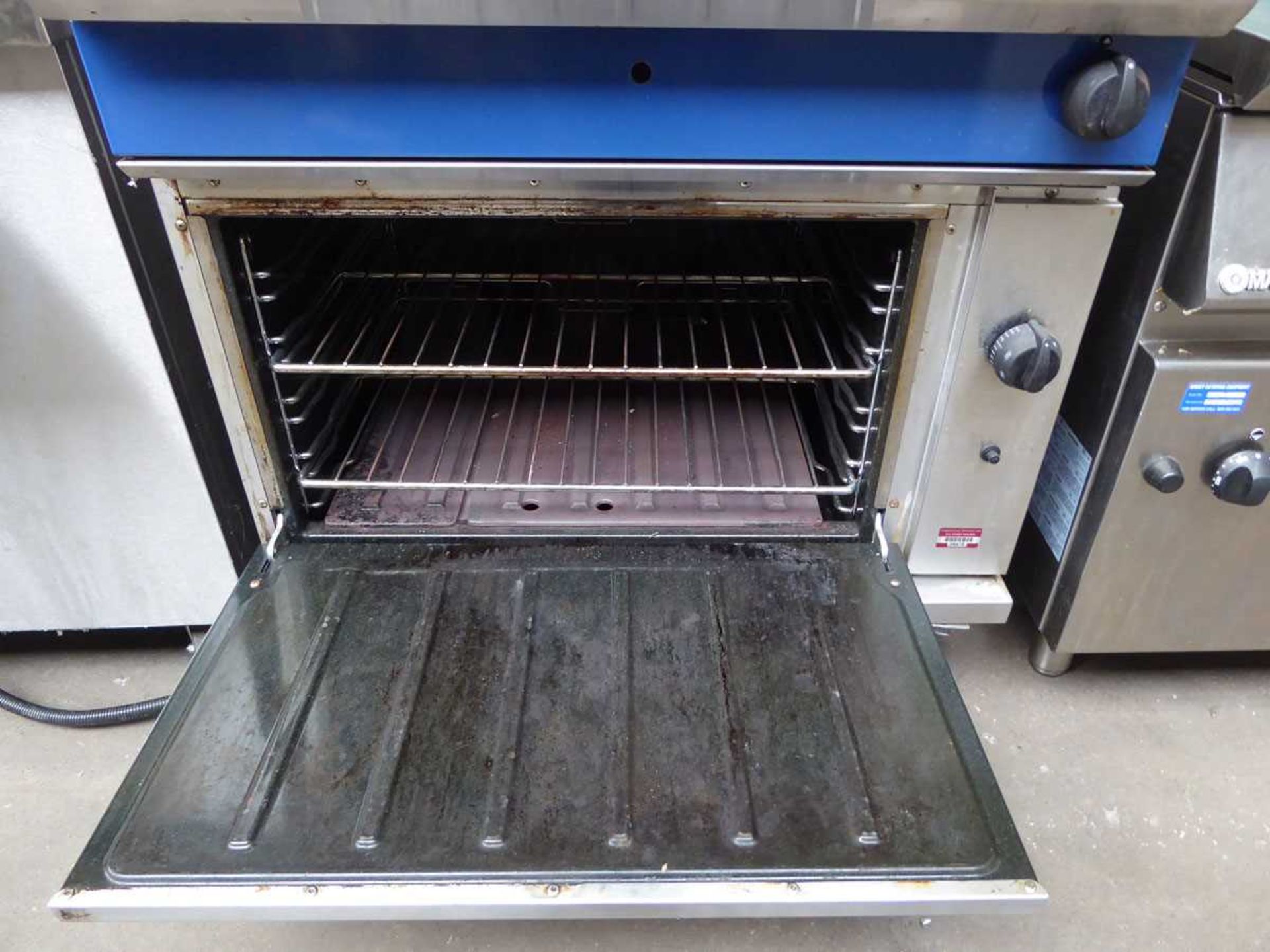 +VAT 90cm gas Blue Seal solid top cooker with large single door oven under - Image 2 of 2