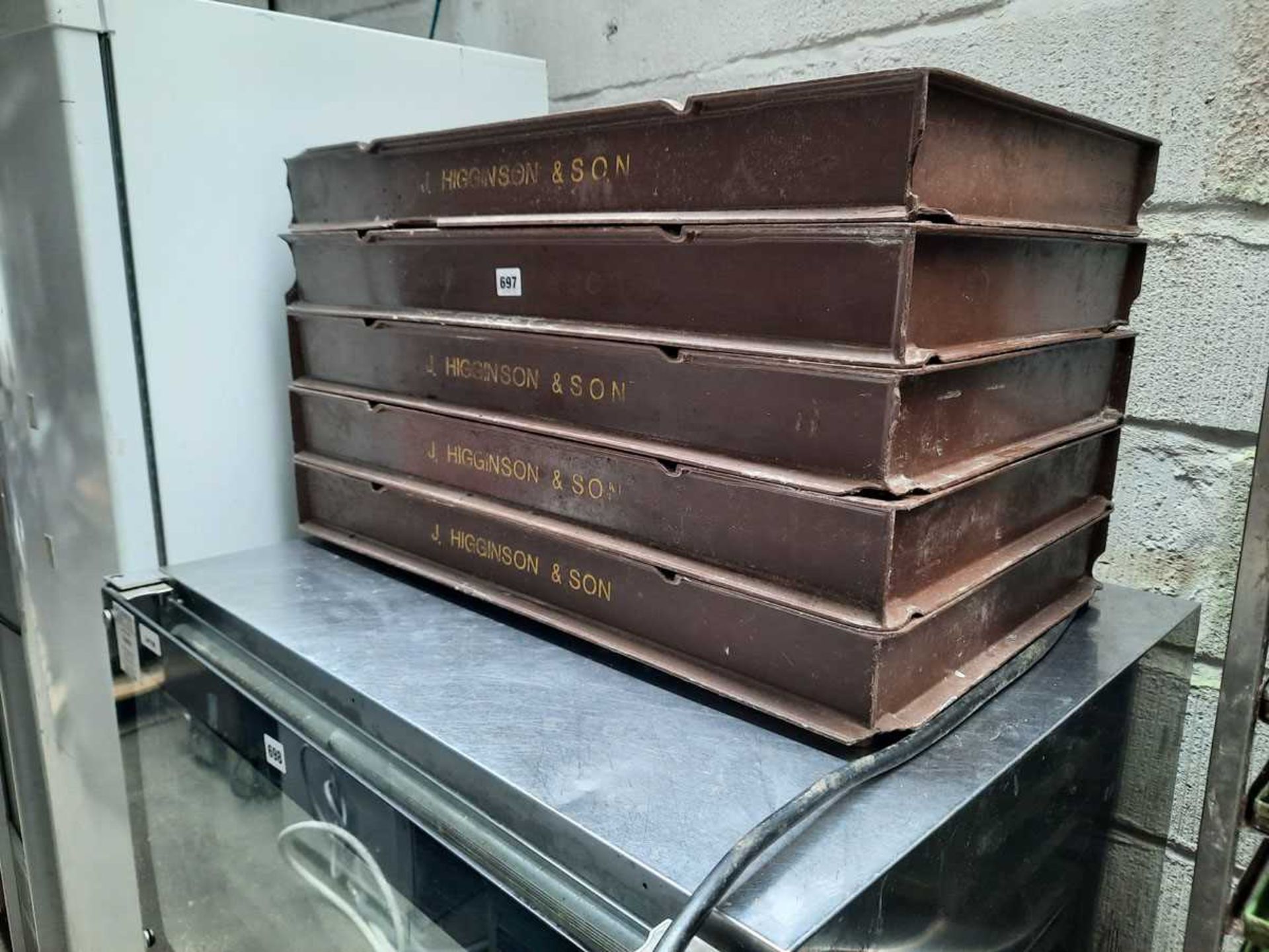 5 large brown plastic bakers trays