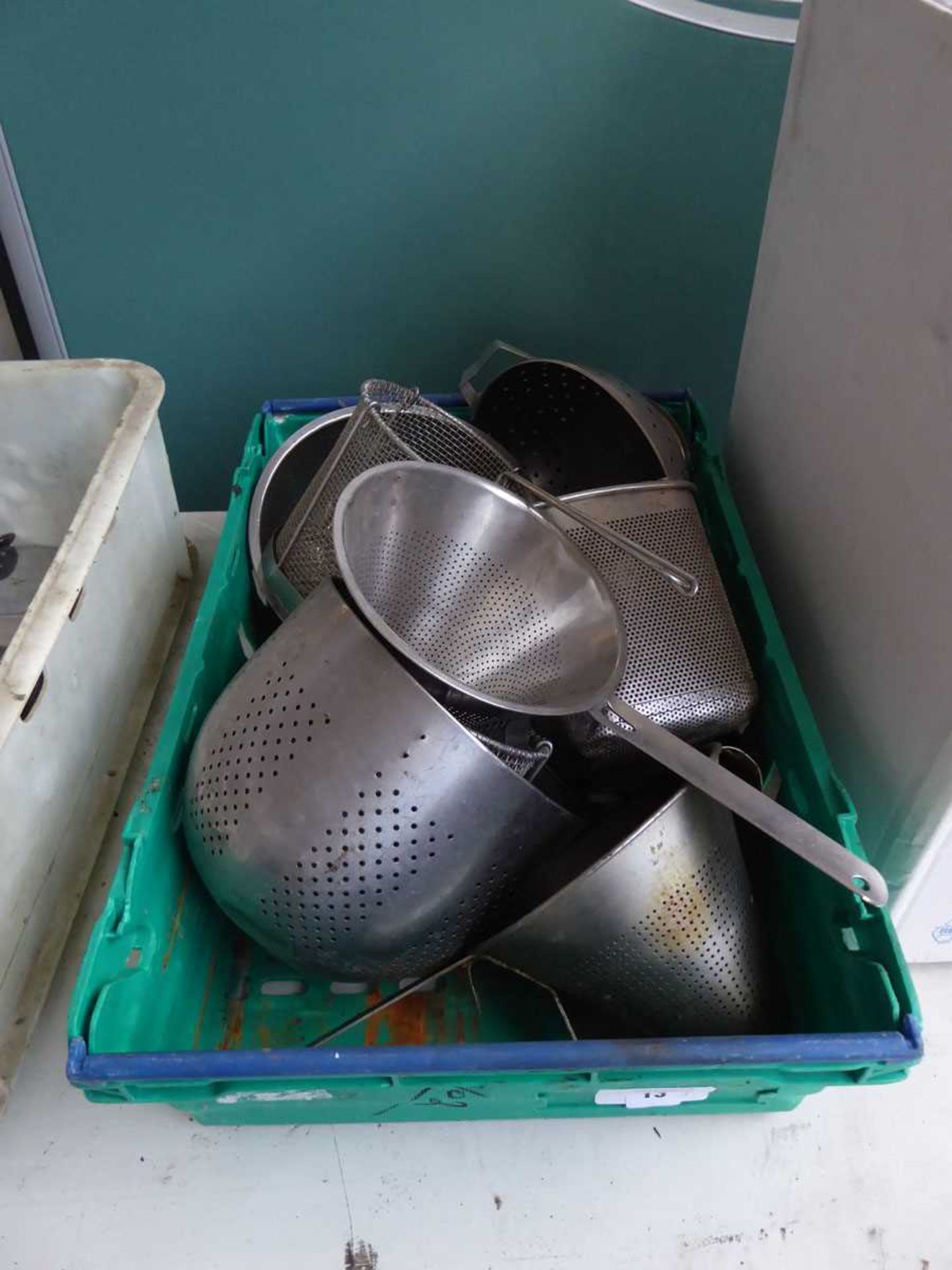 +VAT Tray containing a qty of stainless steel colanders and sieves
