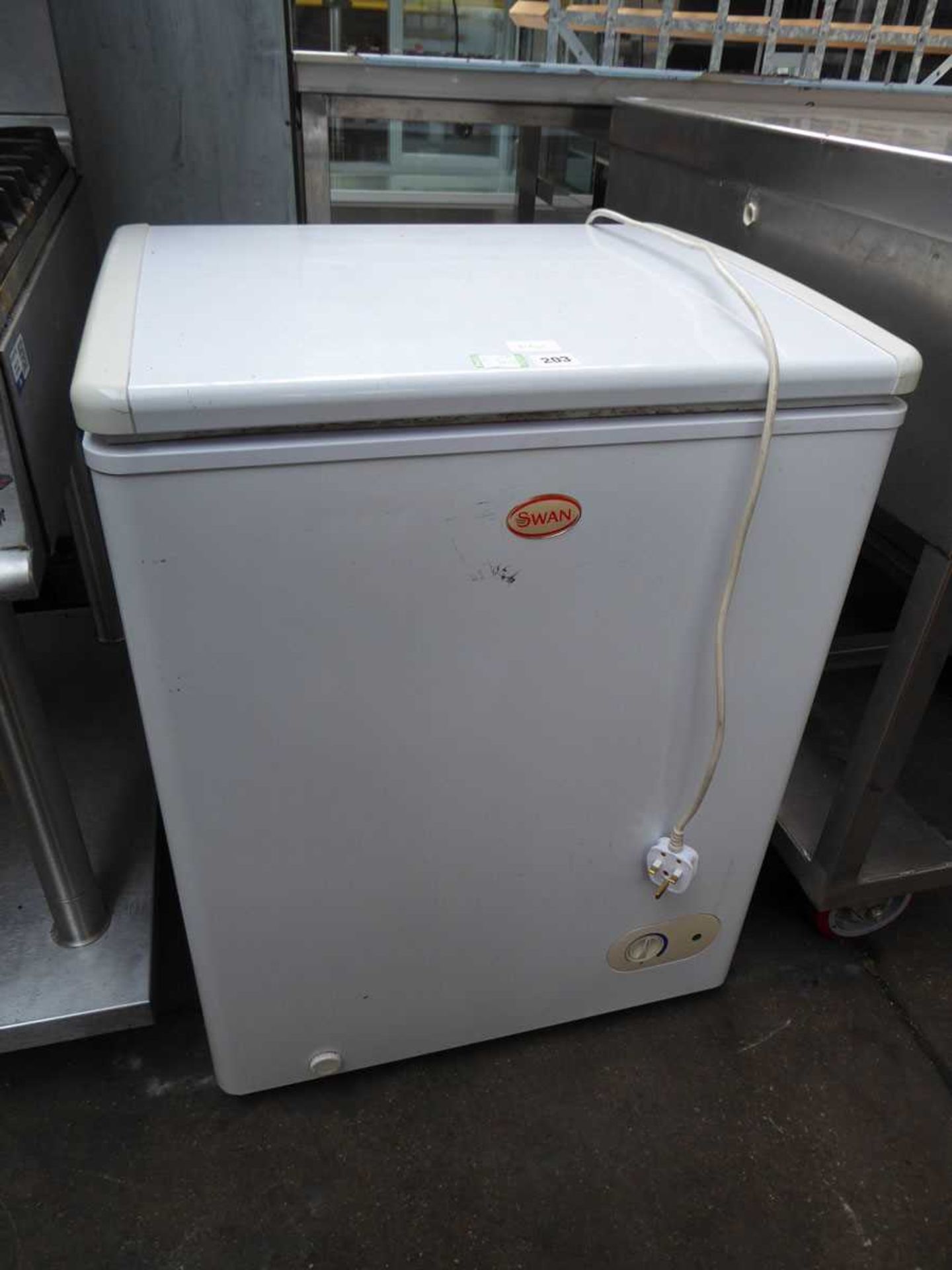 65cm Swan chest freezer