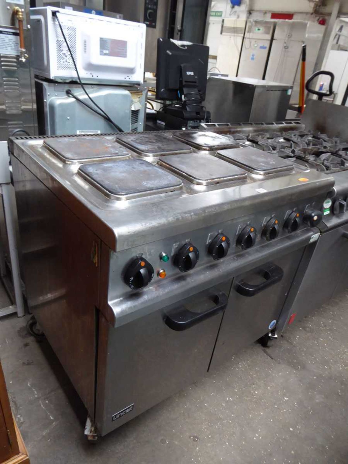 90cm electric Lincat 6 ring cooker with 2 door oven under