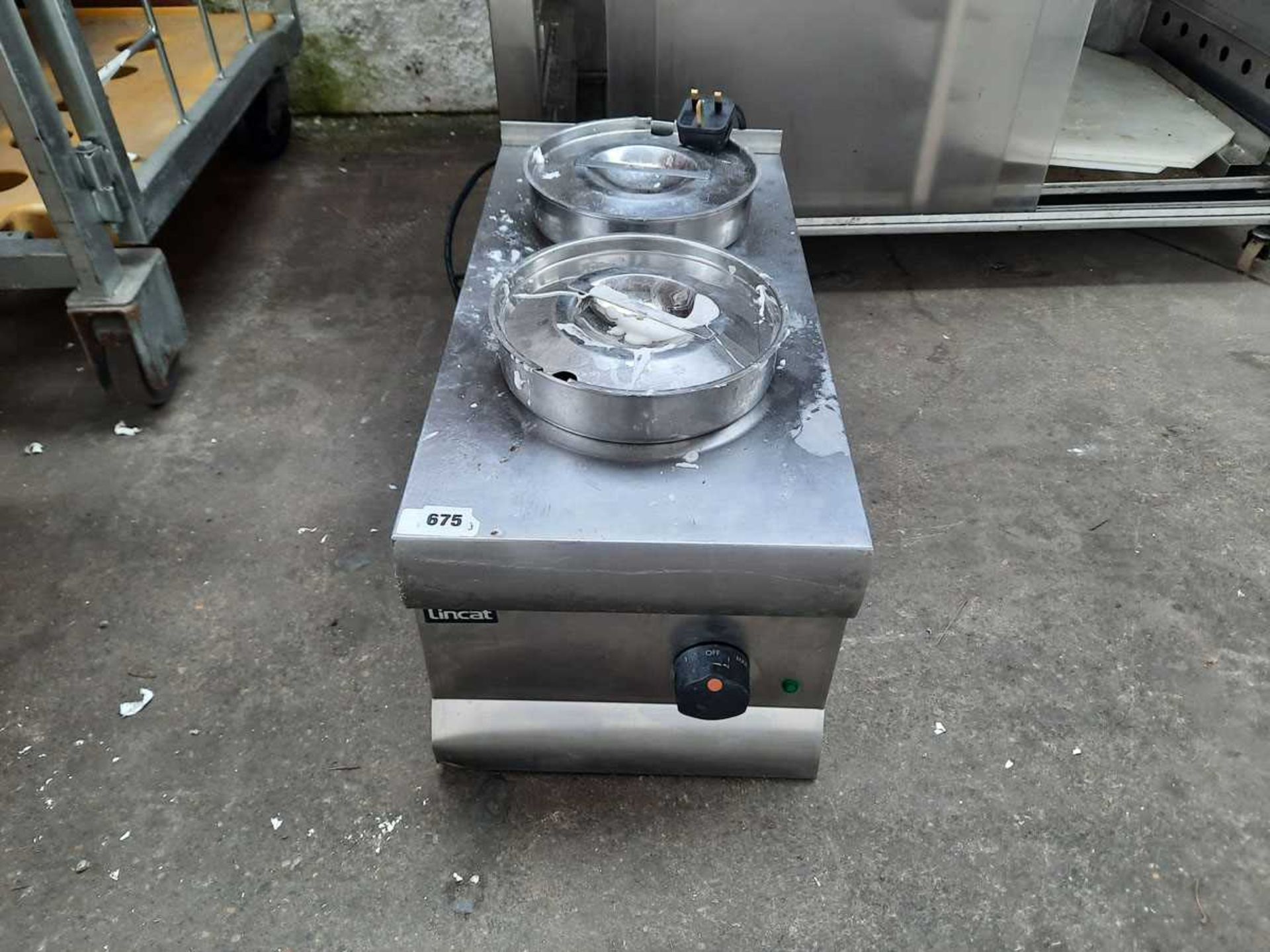 Lincat electric 2-pot bain-marie used for donut frosting