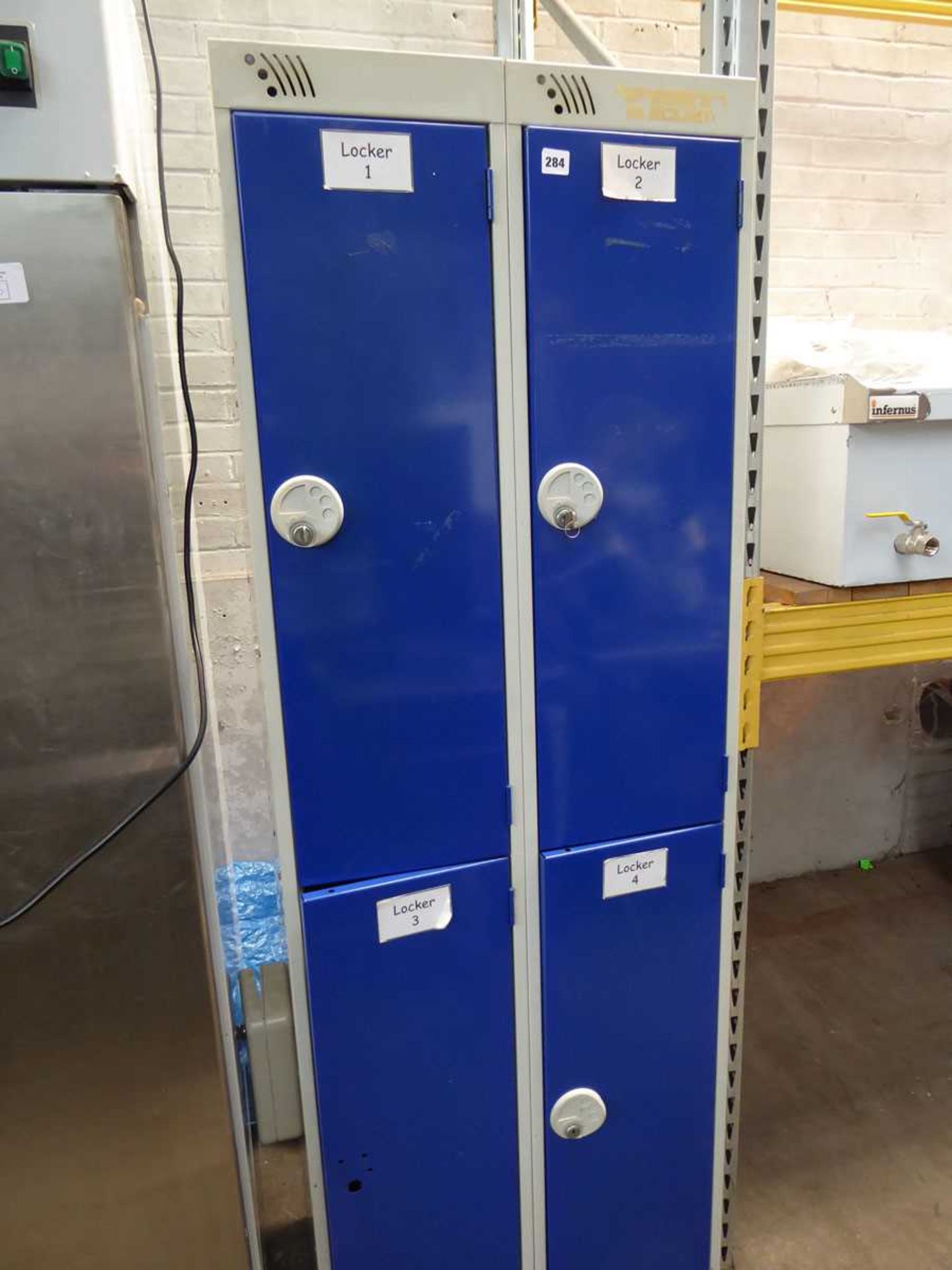 60cm blue and grey 4 door locker with some keys