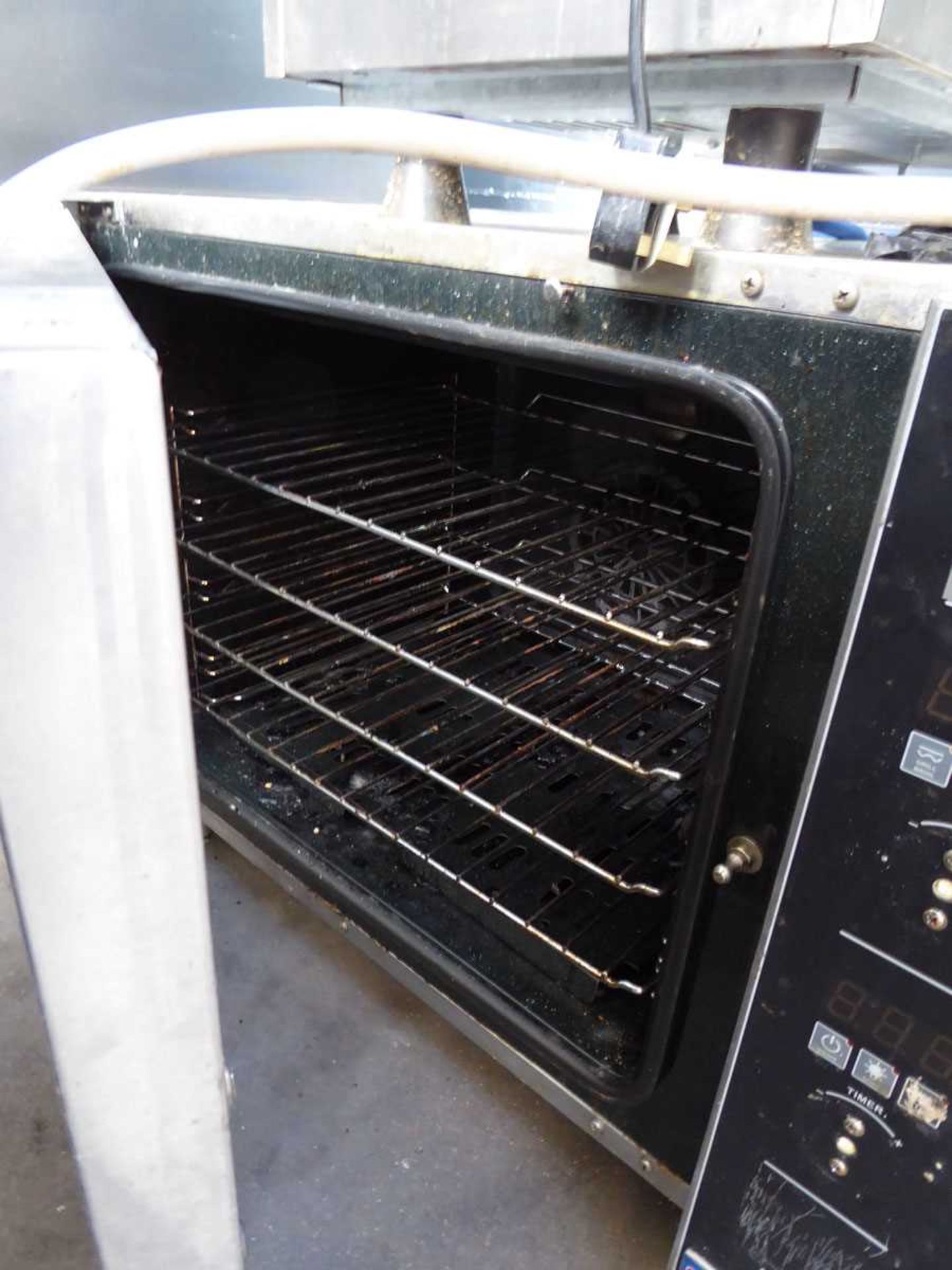 80cm electric Blue Seal turbo fan bench top oven - Image 2 of 2