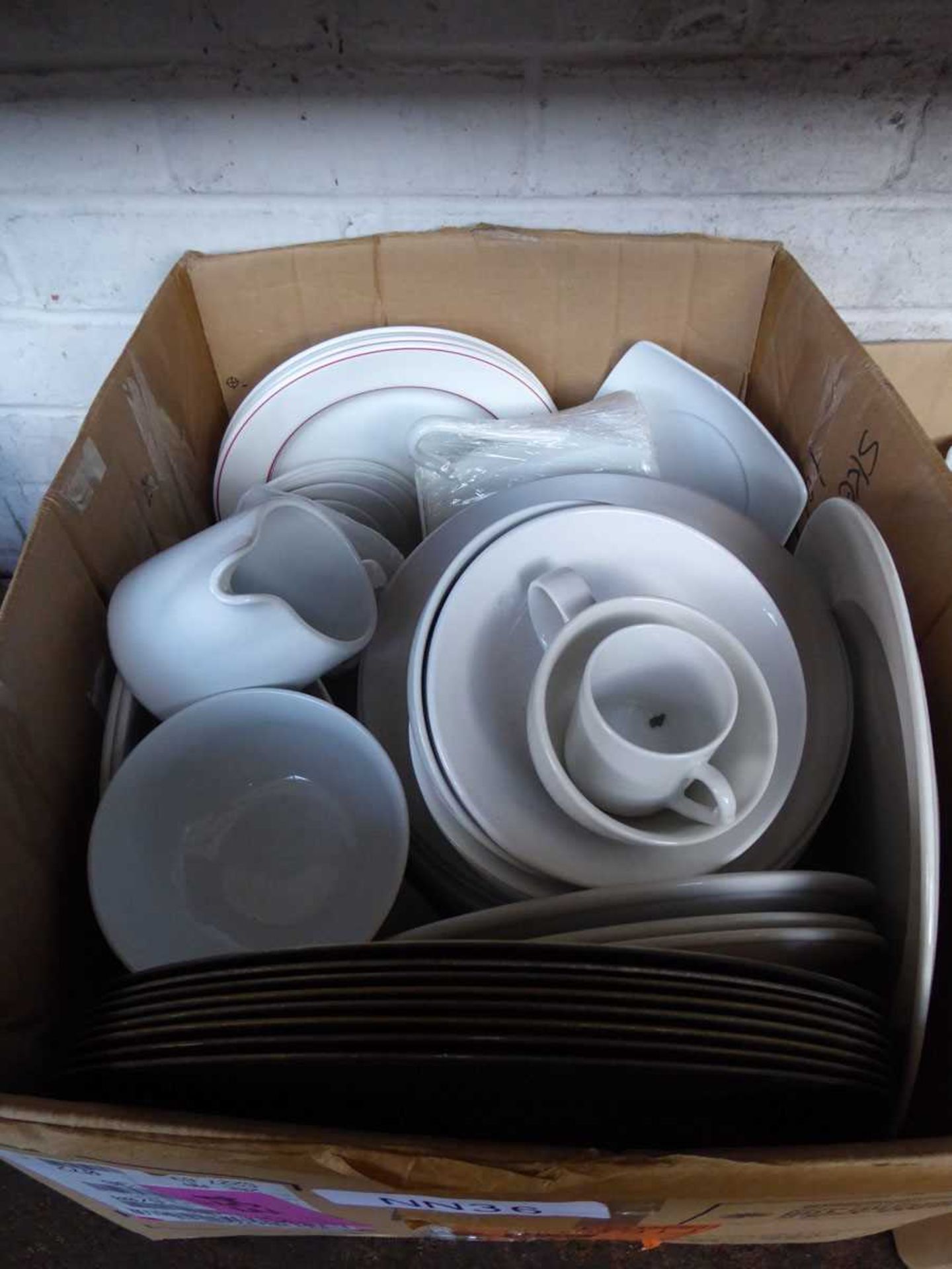3 boxes containing a large qty of mostly white crockery comprising side plates, dinner plates, cups, - Bild 2 aus 4