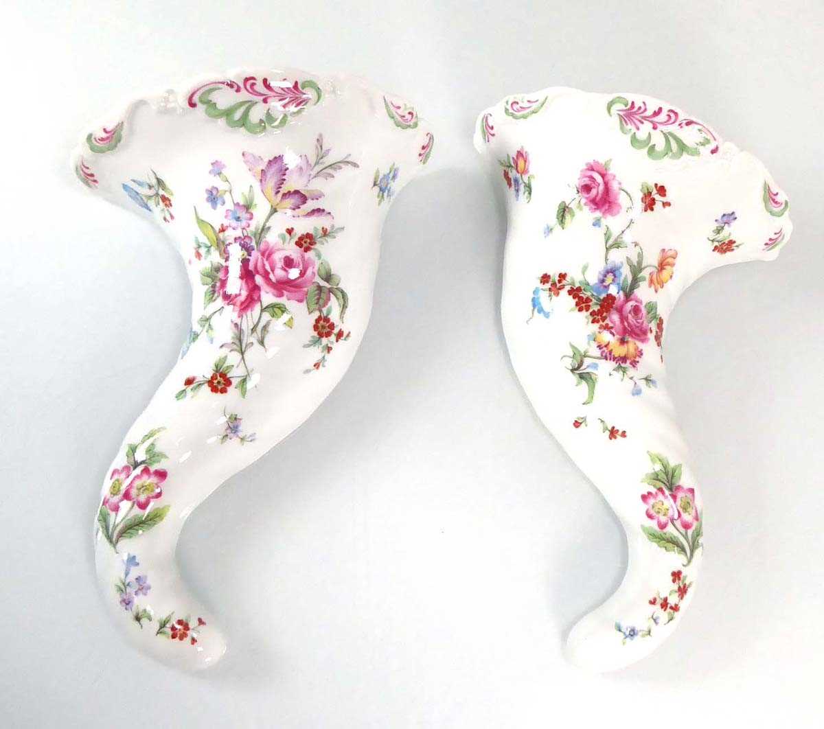 Royal Worcester for Compton & Woodhouse, a pair of cornucopia wall pockets, l. 20 cm, with - Image 3 of 4