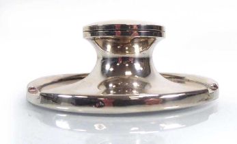 An early 20th century silver inkwell of typical form, maker A&JZ, Birmingham 1923, d. 10 cm