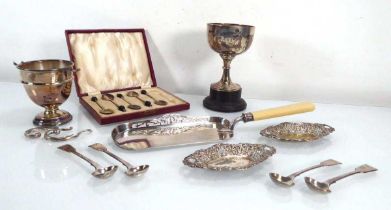 A group of silver comprising a pair of stamped oval dishes, four salt spoons, two small trophies and