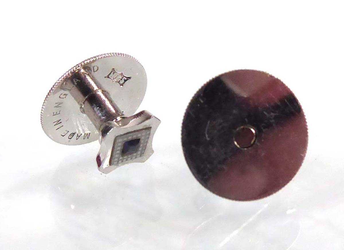 A set of four 18ct yellow gold platinum highlighted and mother of pearl set dress studs, 5.1 gms, - Image 4 of 4