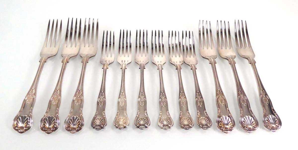 A group of silver Kings pattern flatware comprising: 6 x table forks, 6 x dessert forks, 6 x table - Image 3 of 7