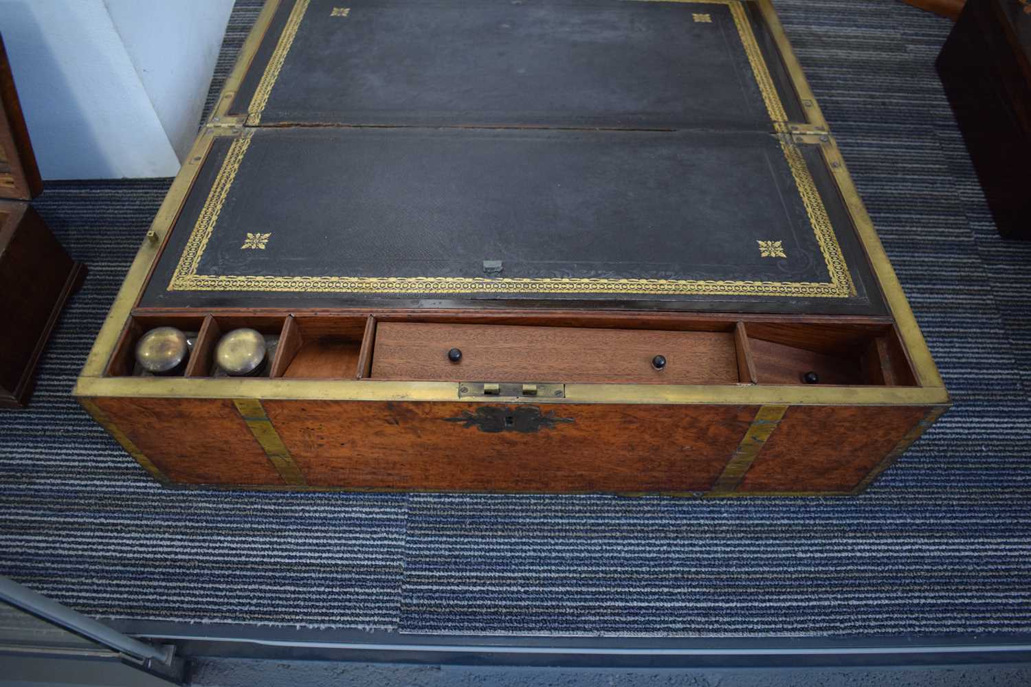 A 19th century burr yew writing slope of oversized proportions with brass mounts, 53 x 28 x 19 cm - Image 3 of 21