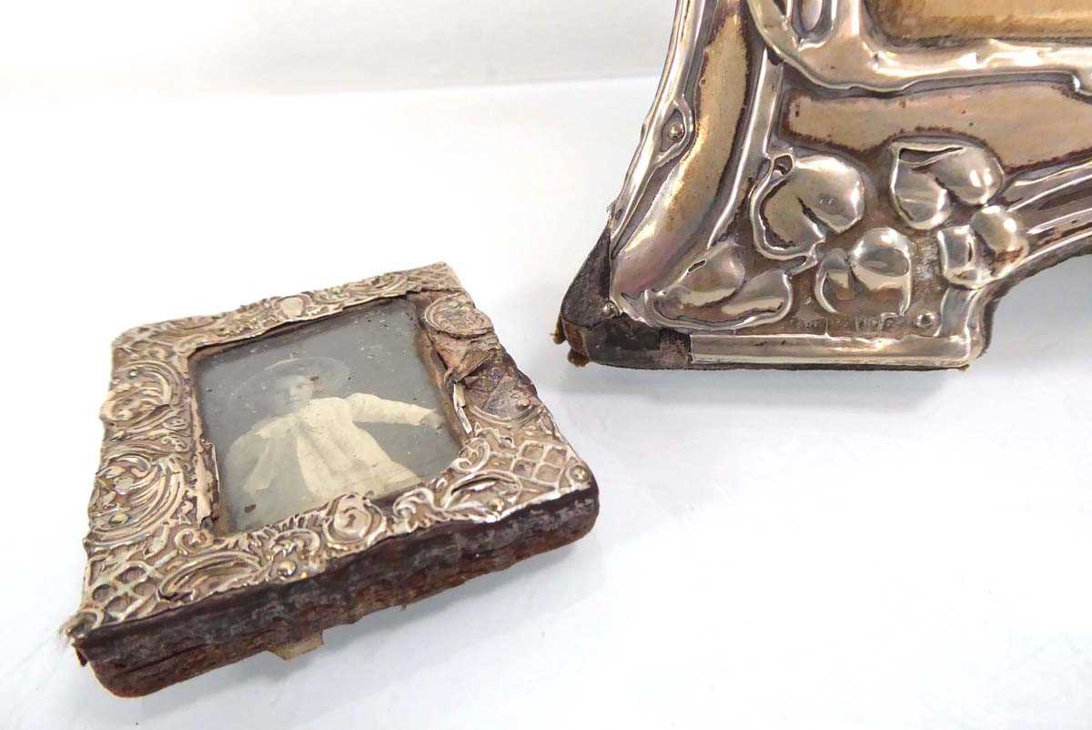 An early 20th century silver easel back photograph frame, repousse decorated in the Art Nouveau - Image 2 of 4