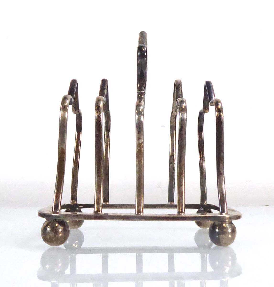 An Edwardian silver four-slice toast rack, maker RMEH, Sheffield 1909, w. 9.5 cm, 3.5 ozs Mis- - Image 2 of 5